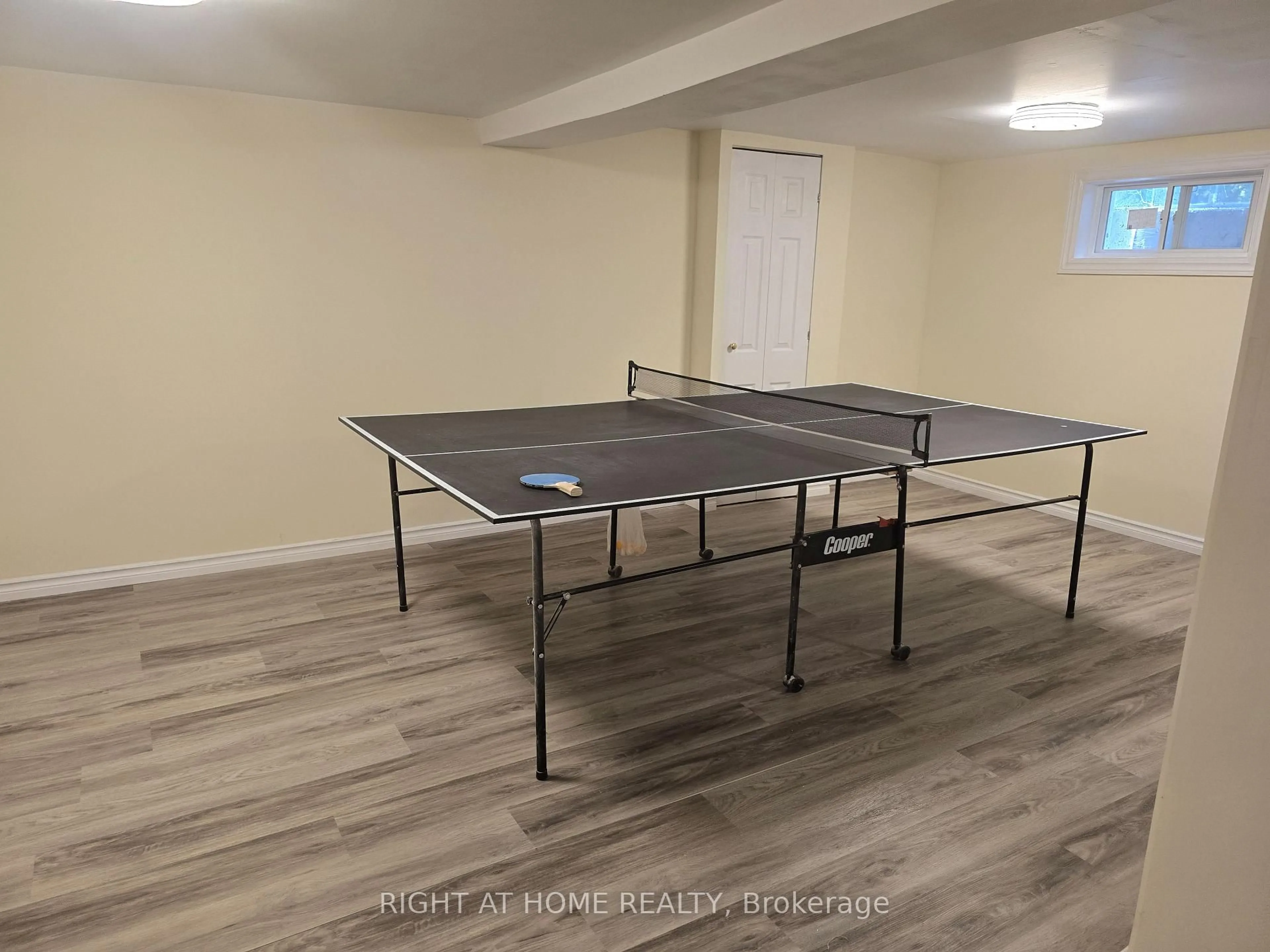 A pic of a room for 209 Pine Beach Dr, Georgina Ontario L4P 2V6