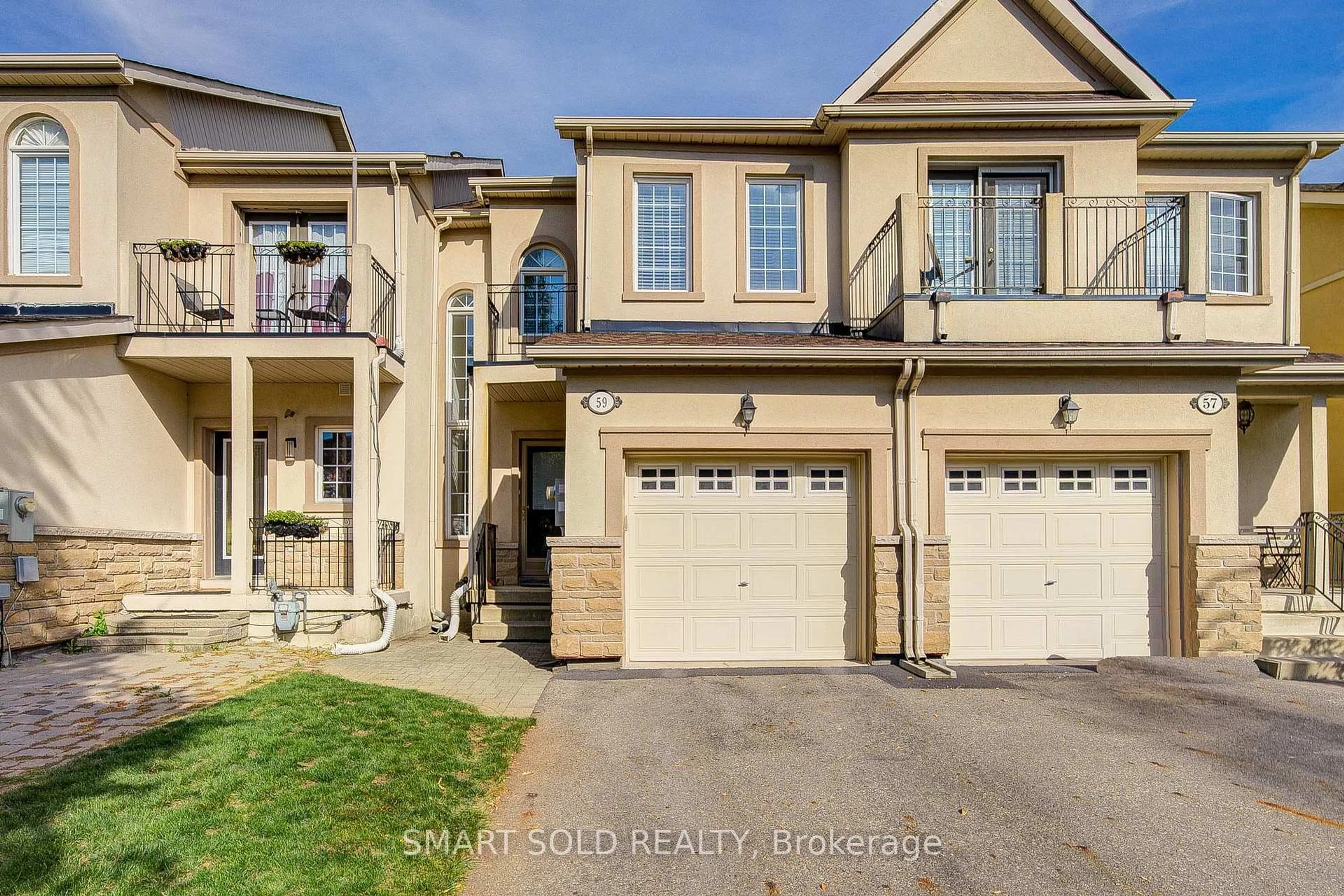 A pic from outside/outdoor area/front of a property/back of a property/a pic from drone, street for 59 Romance Dr, Richmond Hill Ontario L4S 2R7