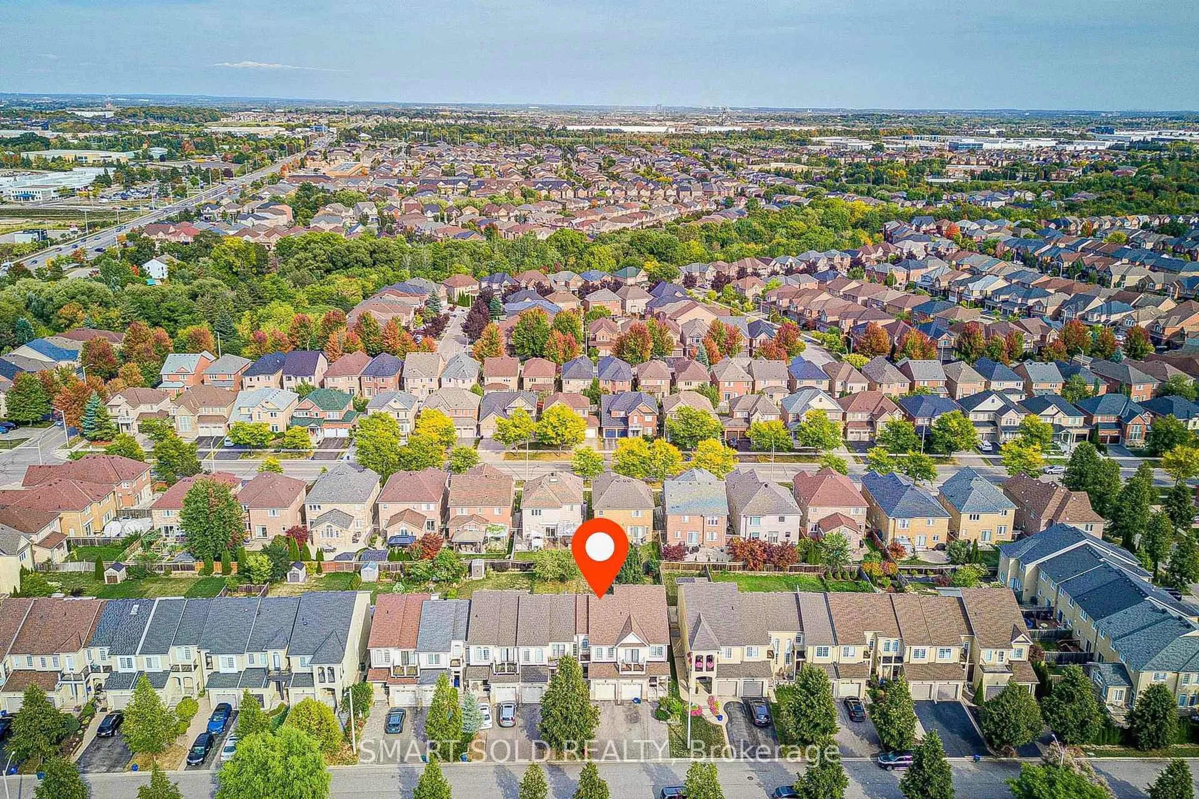A pic from outside/outdoor area/front of a property/back of a property/a pic from drone, street for 59 Romance Dr, Richmond Hill Ontario L4S 2R7