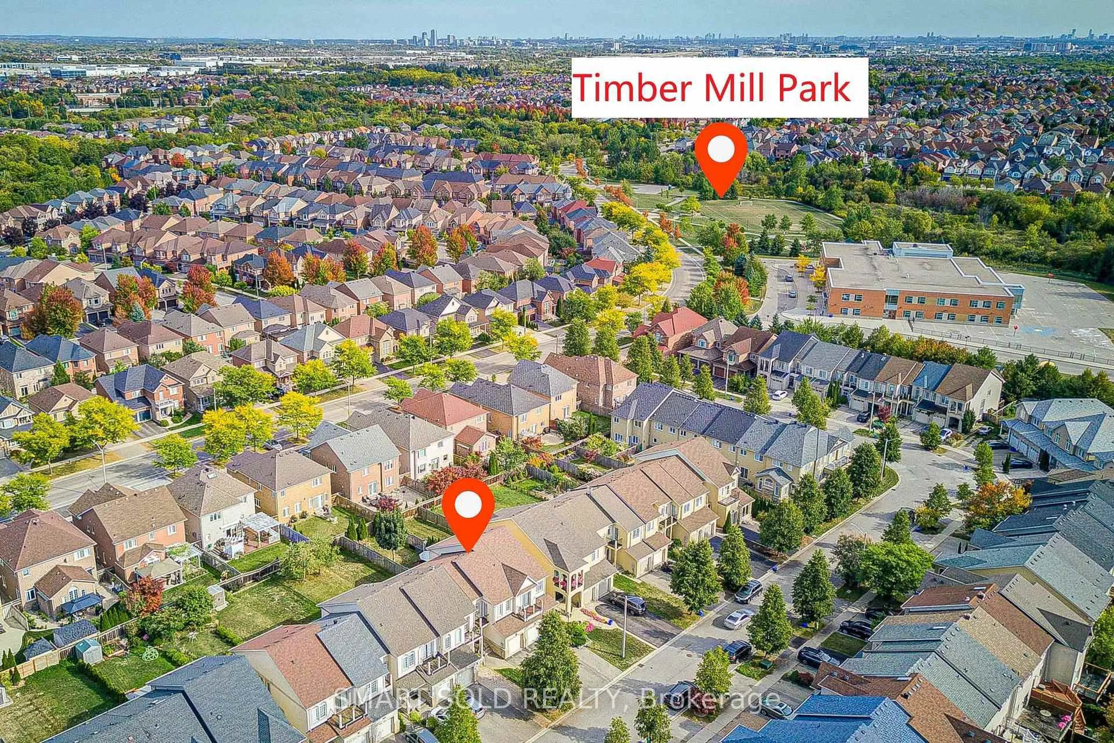 A pic from outside/outdoor area/front of a property/back of a property/a pic from drone, street for 59 Romance Dr, Richmond Hill Ontario L4S 2R7