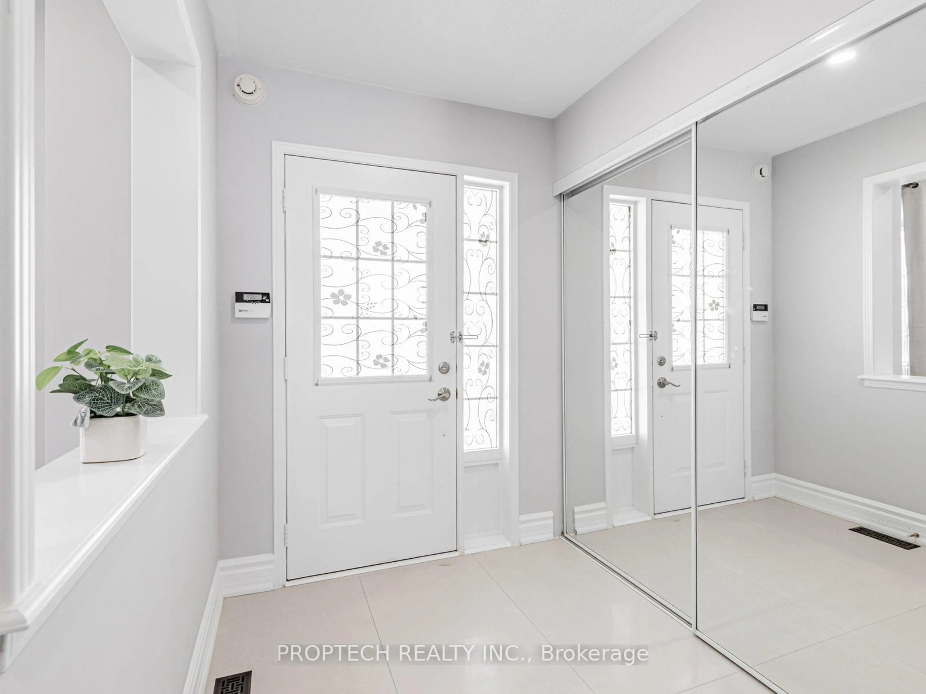 Indoor entryway for 16 Colchester St, Markham Ontario L6B 1K4