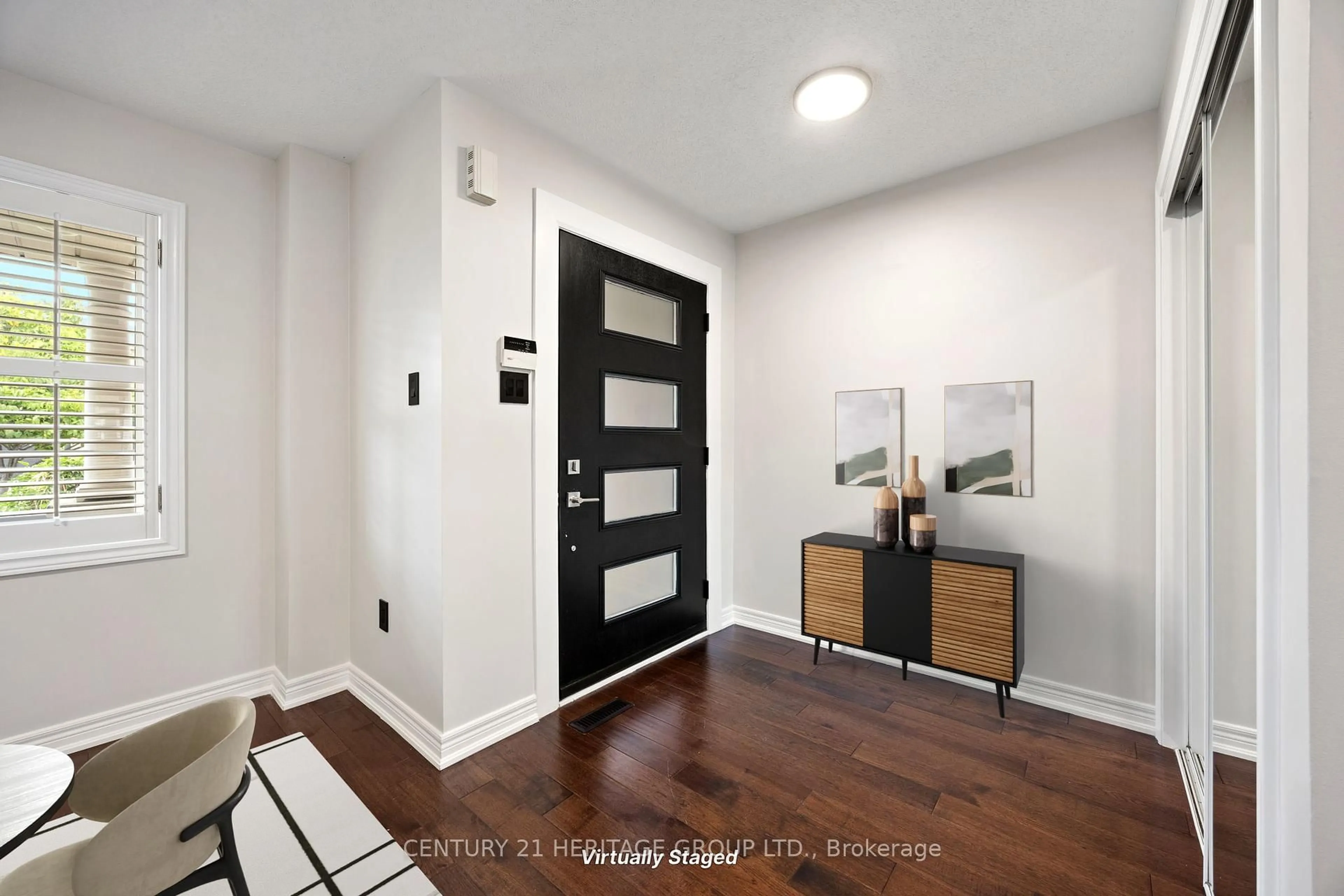 Indoor entryway for 25 Wildberry Cres, Vaughan Ontario L4H 2C1