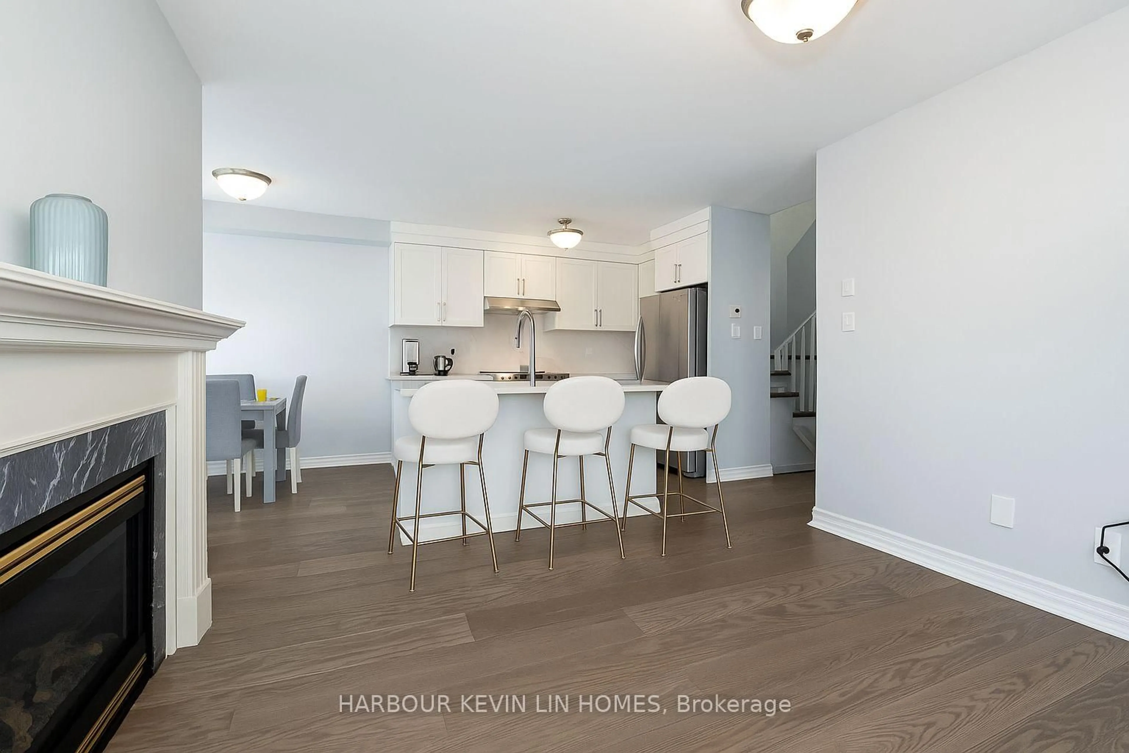 Open concept kitchen, unknown for 84 Grasslands Ave, Richmond Hill Ontario L4B 4K5