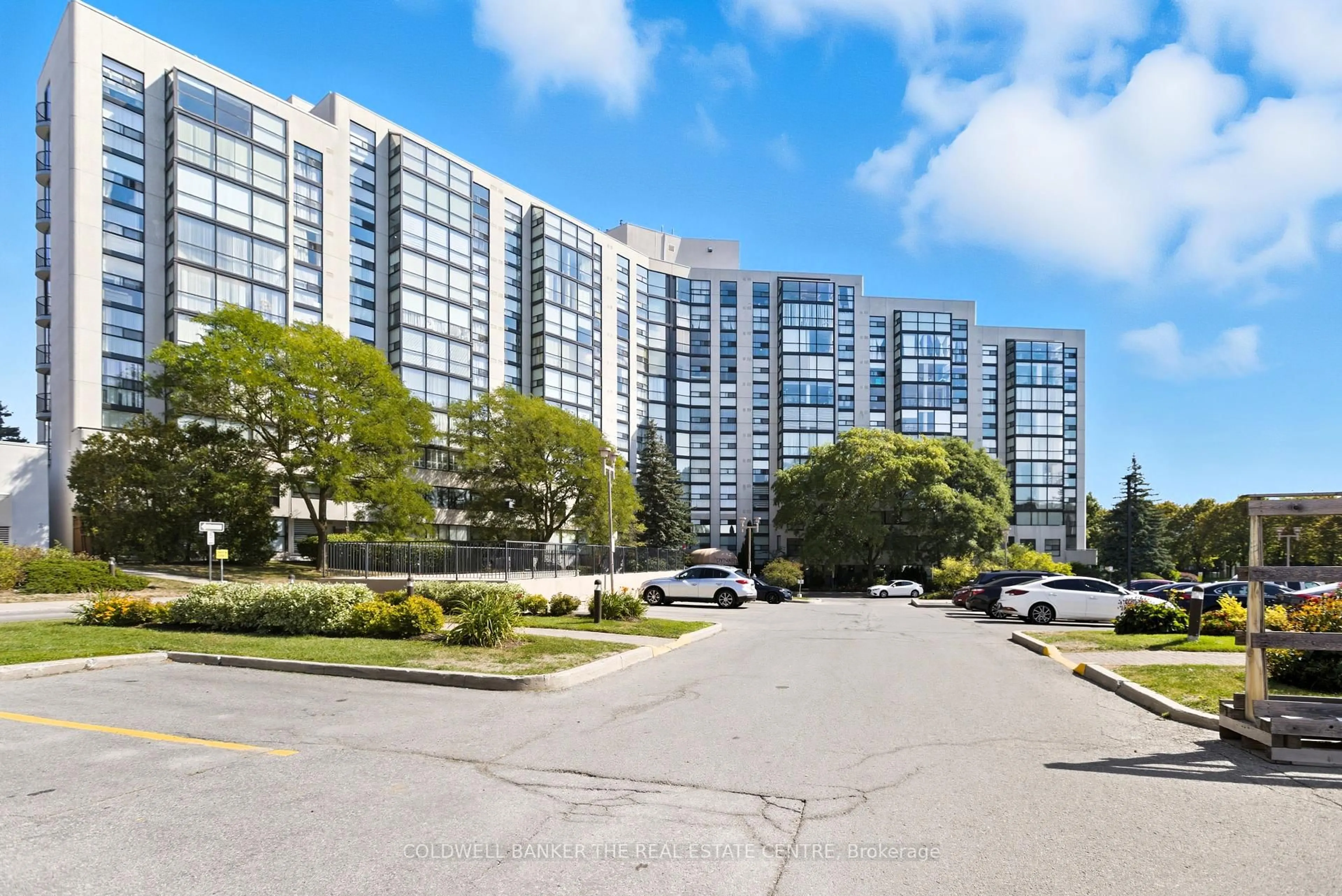 Unknown for 30 Harding Blvd #404, Richmond Hill Ontario L4C 9M3