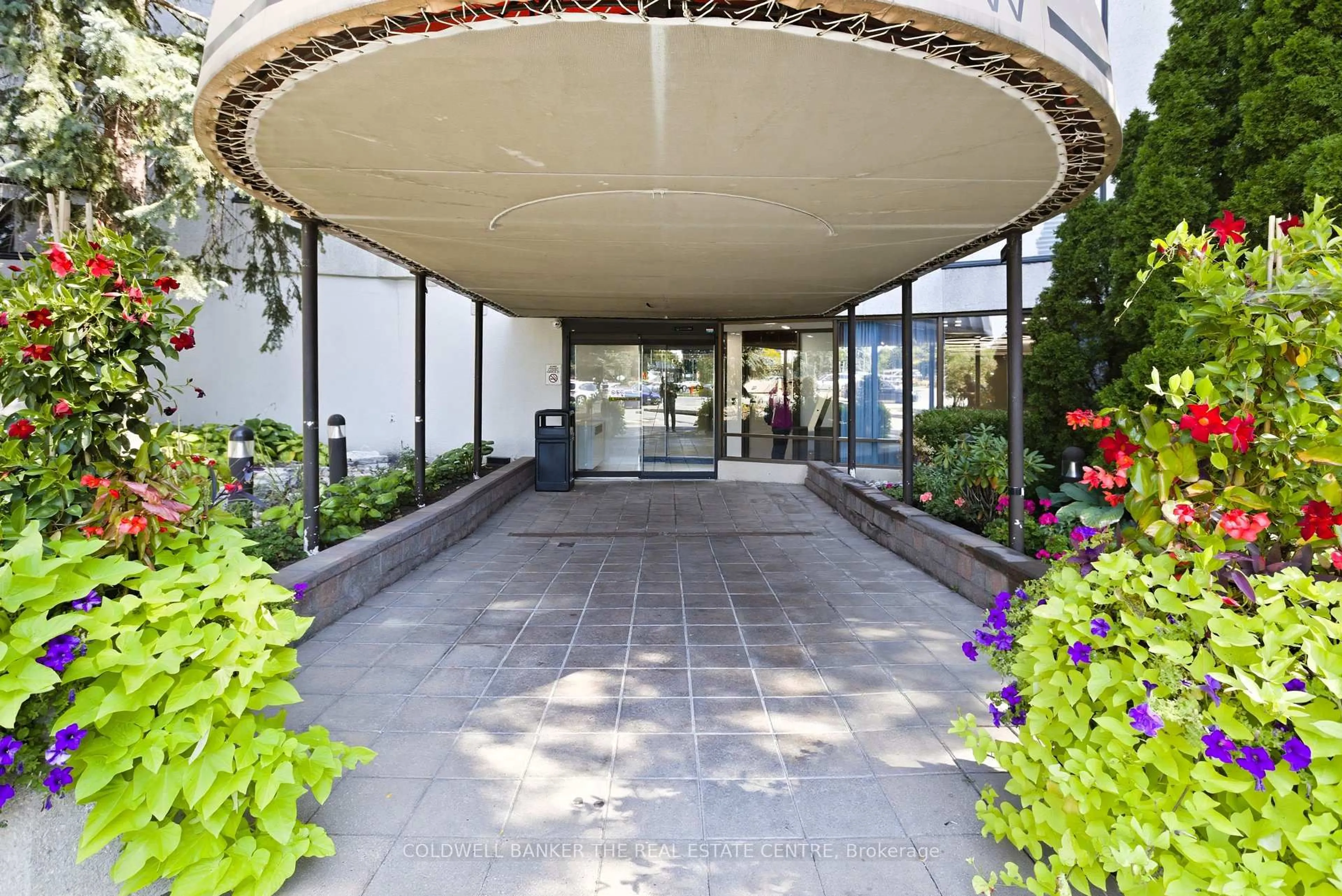 Lobby for 30 Harding Blvd #404, Richmond Hill Ontario L4C 9M3