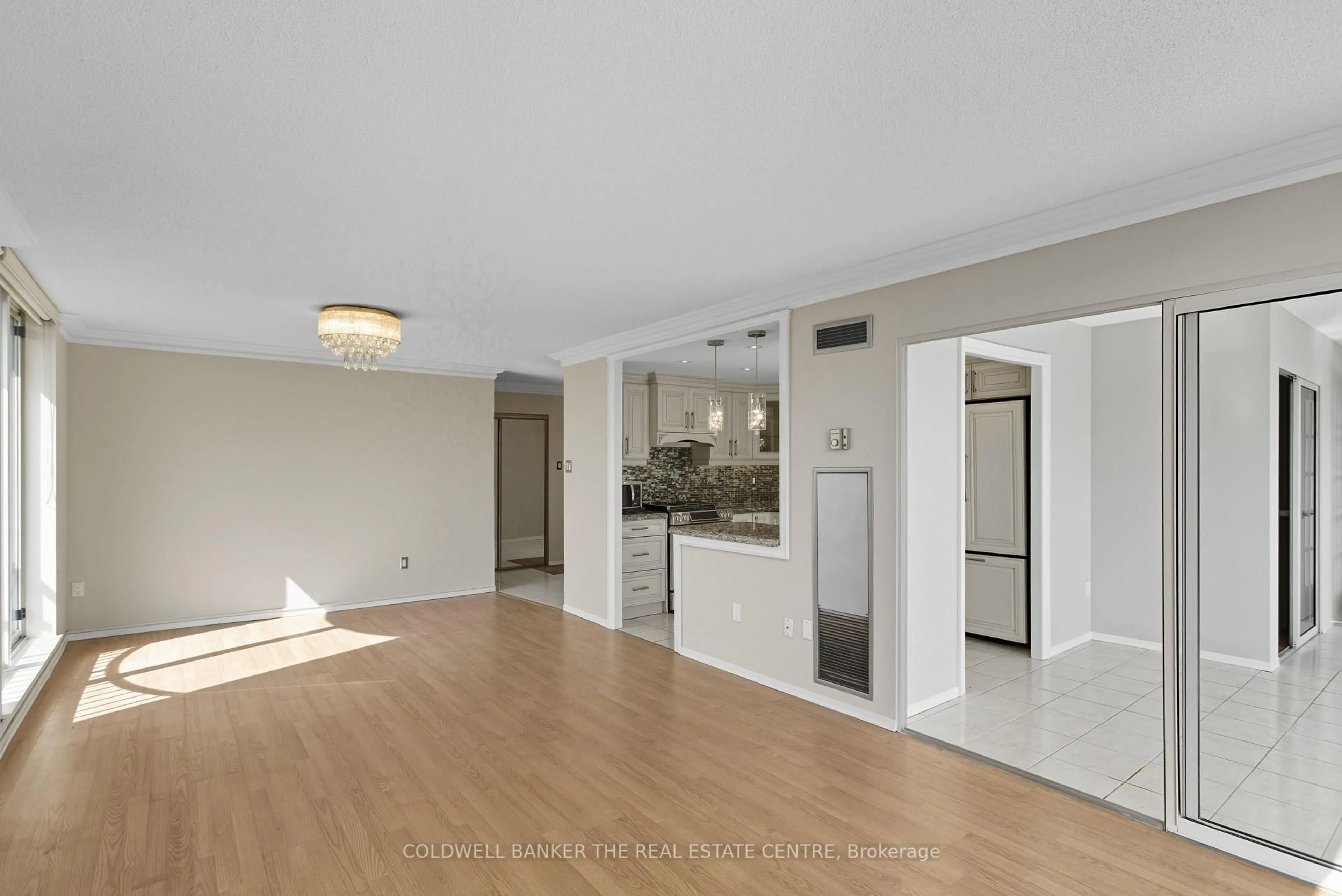 Unknown for 30 Harding Blvd #404, Richmond Hill Ontario L4C 9M3