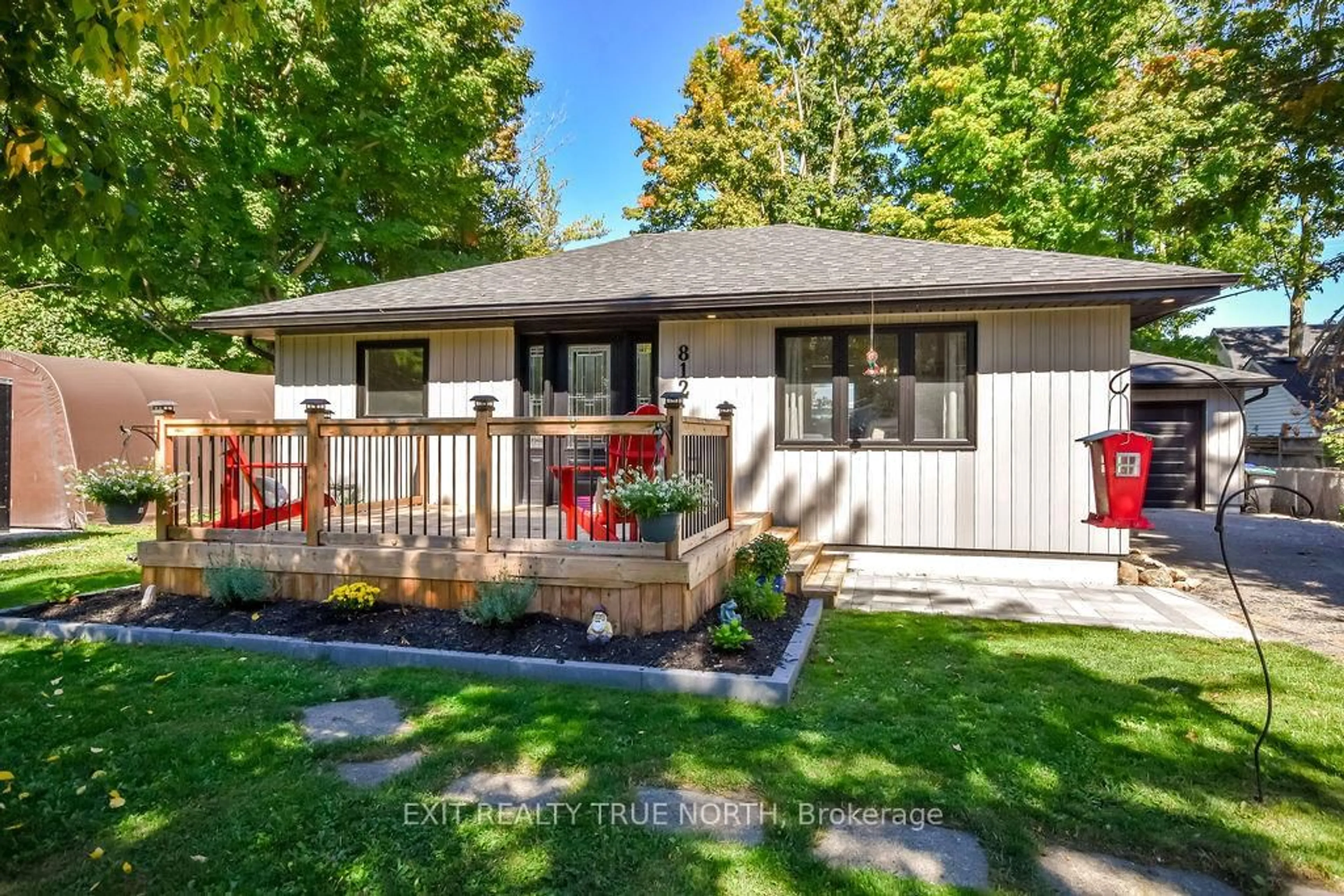 Home with vinyl exterior material, street for 812 Cook St, Innisfil Ontario L9S 2J1