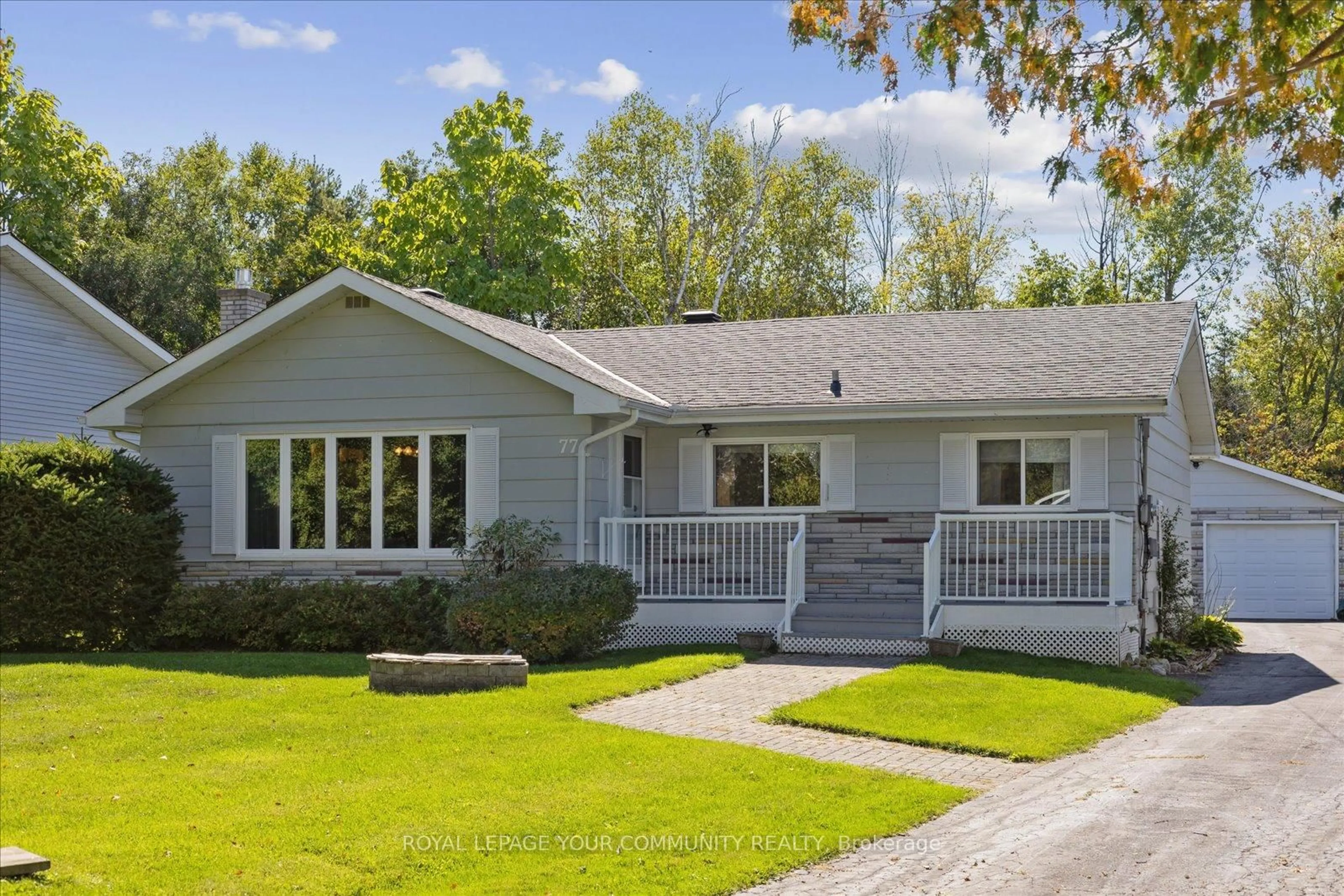 Home with vinyl exterior material, street for 77 Sandra Dr, Georgina Ontario L0E 1R0