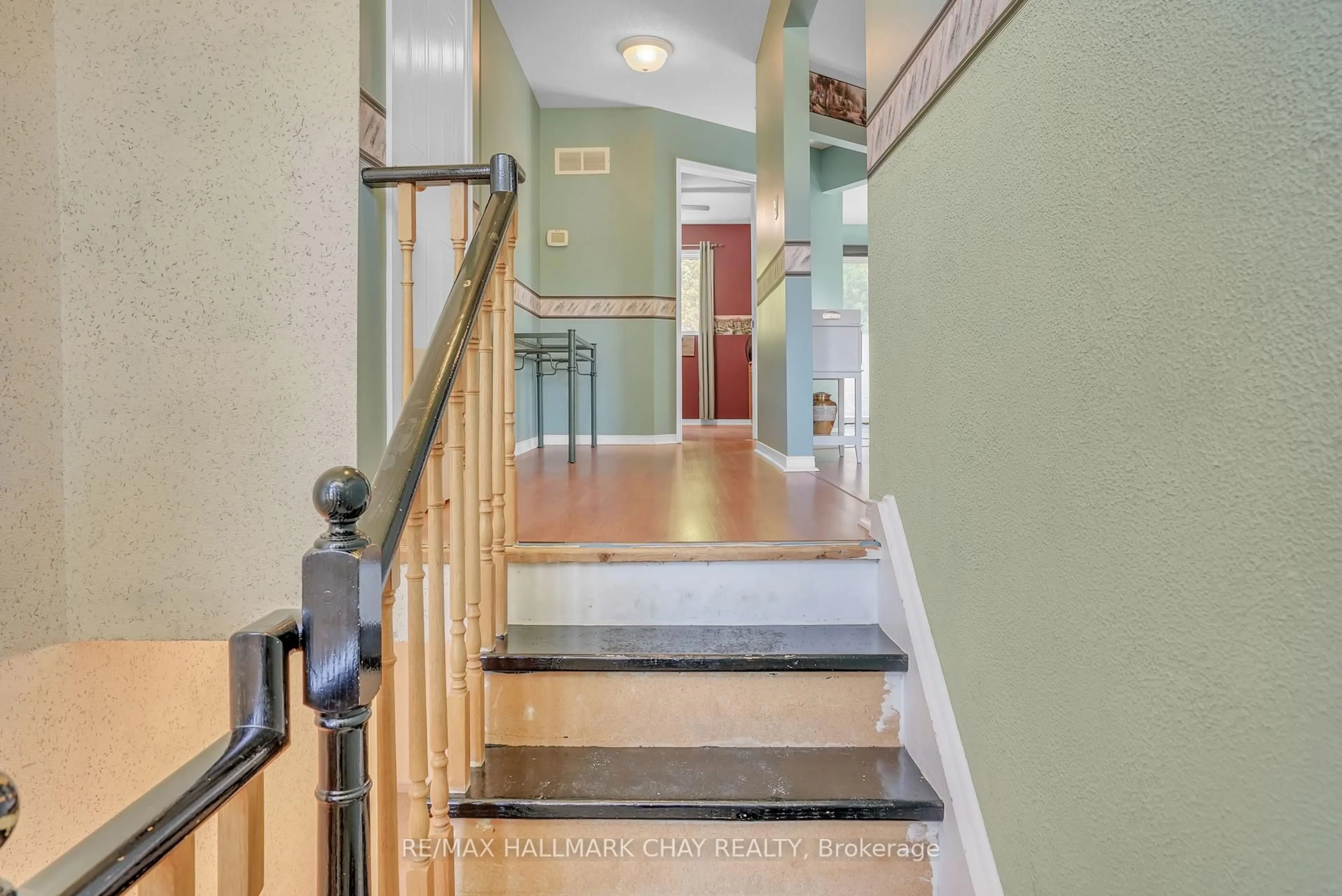 Indoor foyer for 24 Michael St, Essa Ontario L0M 1B2