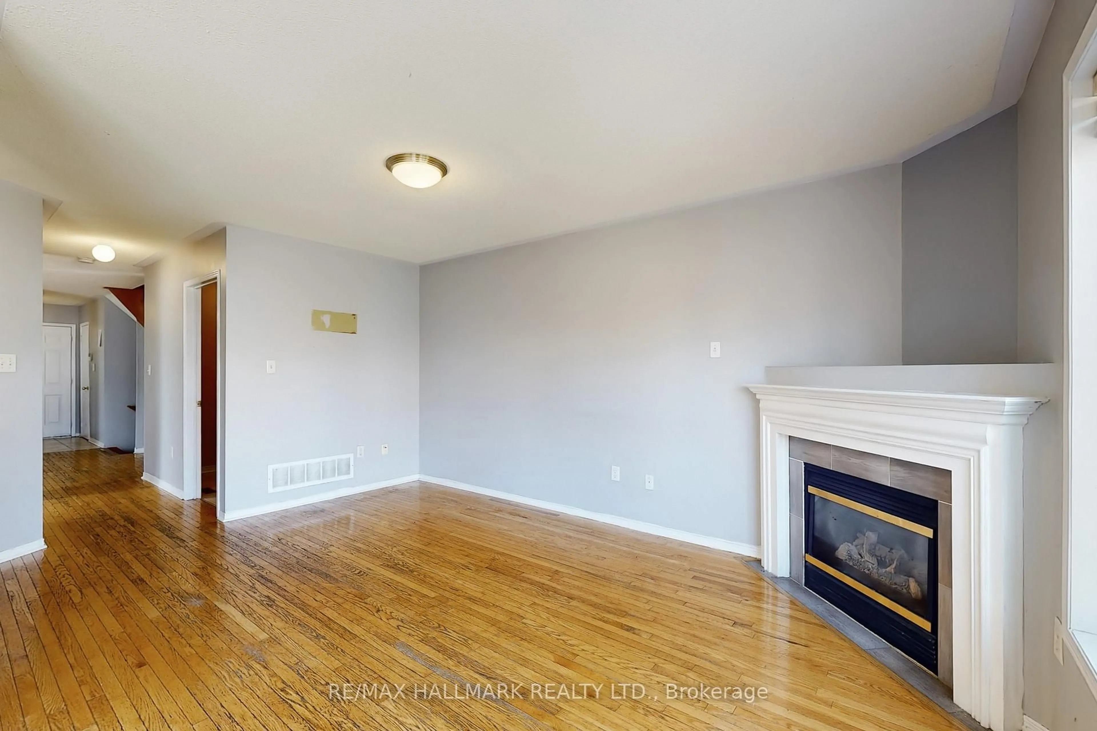 A pic of a room for 4 Kalmar Cres, Richmond Hill Ontario L4E 3Z3