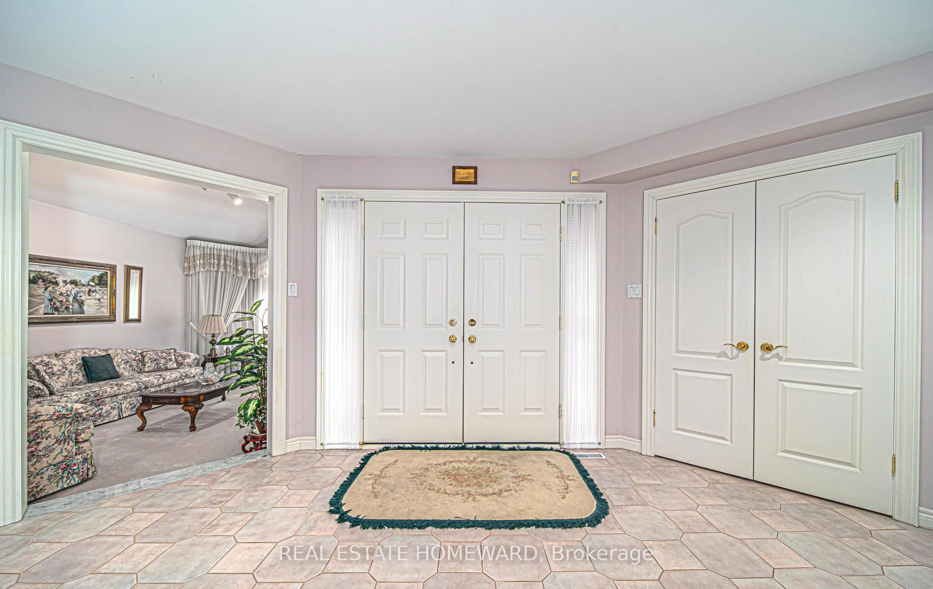 Indoor foyer for 5097 14th Ave, Markham Ontario L3S 3K4