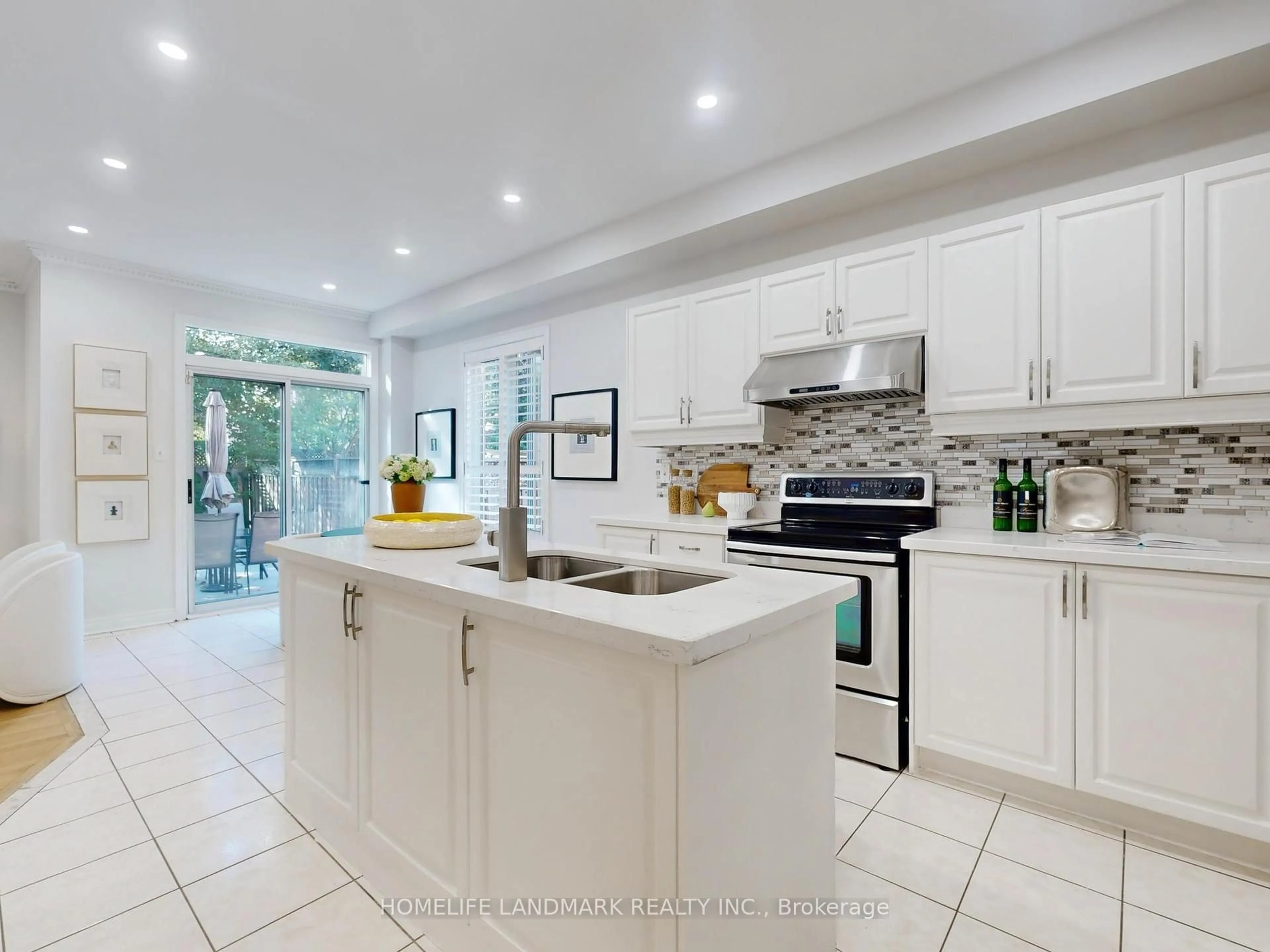 Open concept kitchen, ceramic/tile floor for 143 Alpine Cres, Richmond Hill Ontario L4S 1W2