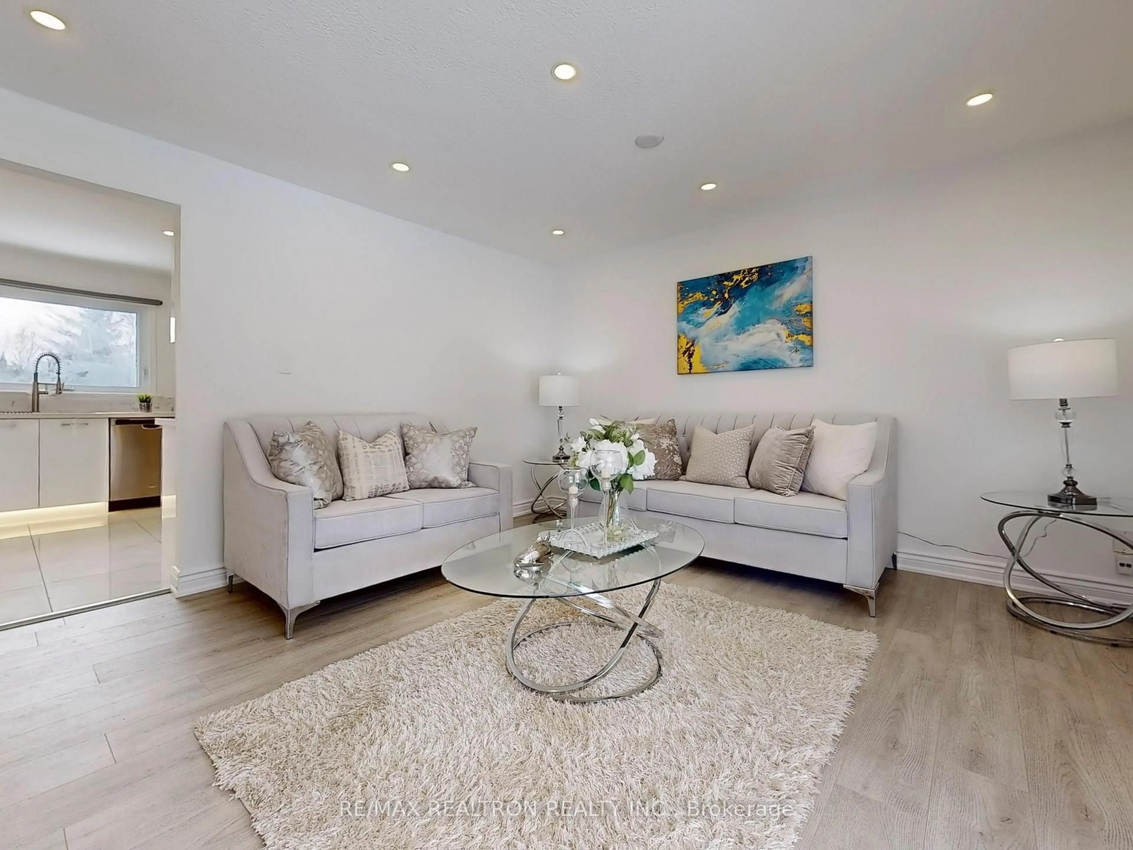 Living room with furniture, unknown for 184 Avenue Rd, Newmarket Ontario L3Y 1N6