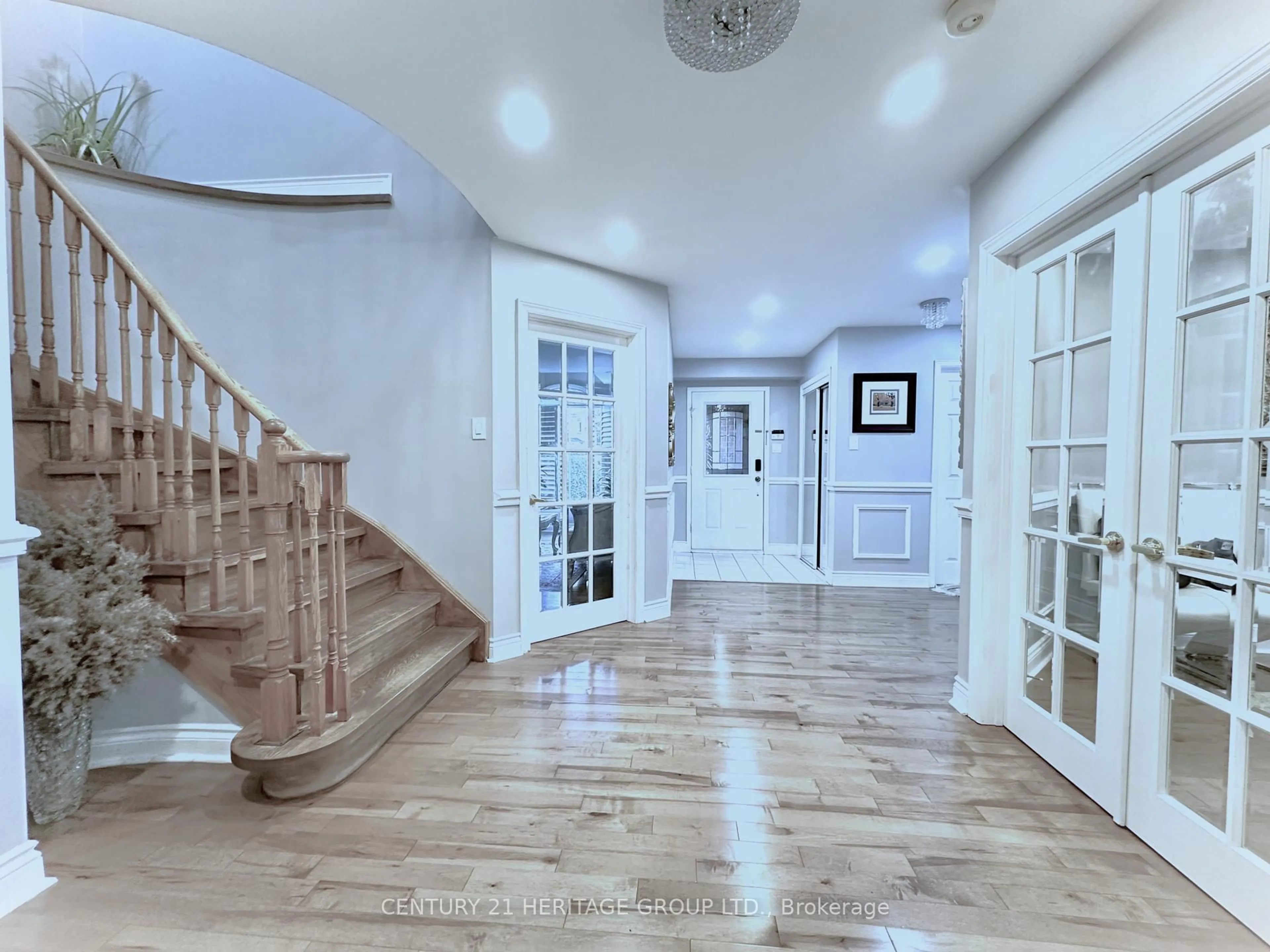Indoor foyer for 192 Covent Cres, Aurora Ontario L4G 6P9