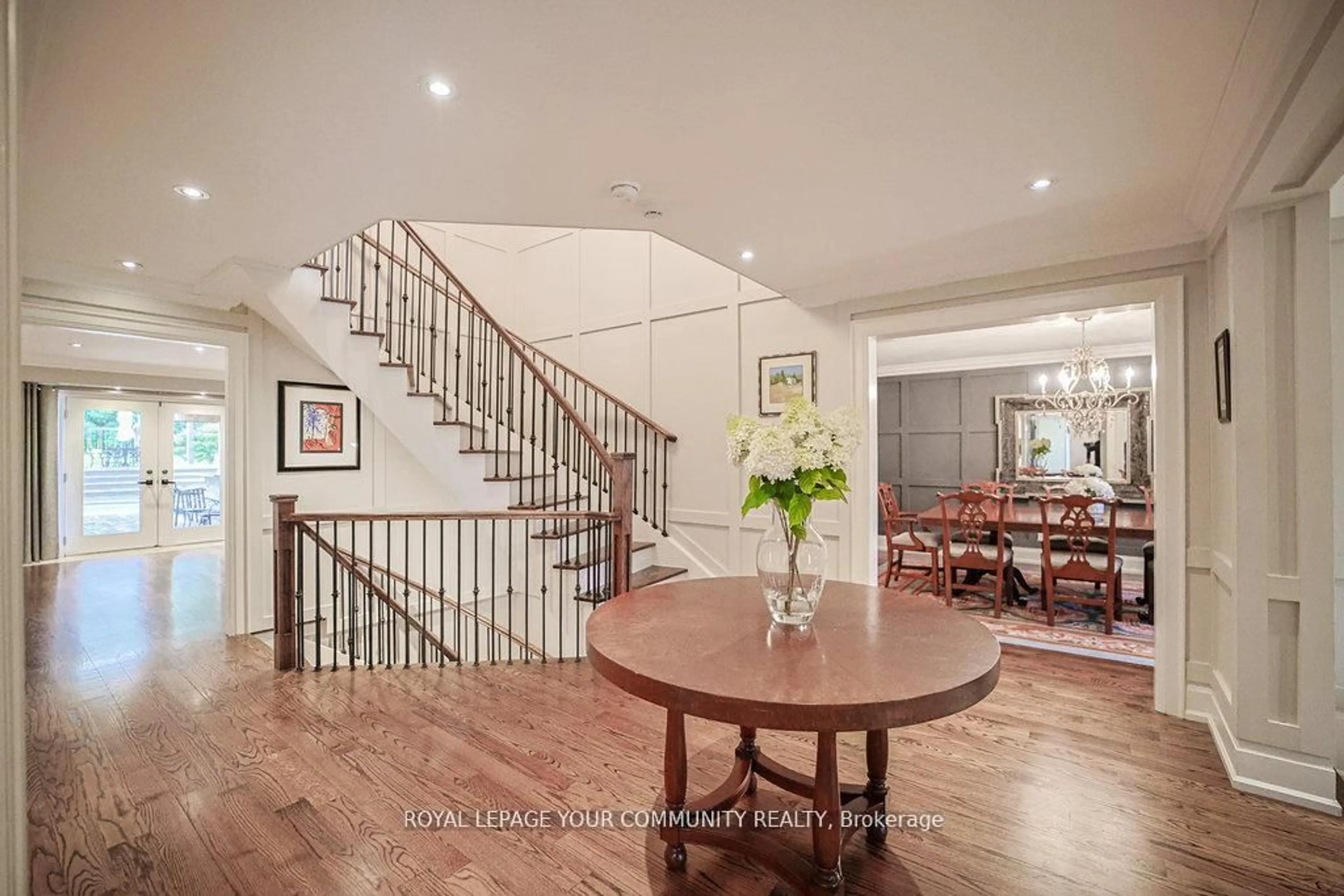 Indoor foyer for 63 Carrying Place Tr, King Ontario L7B 0C8