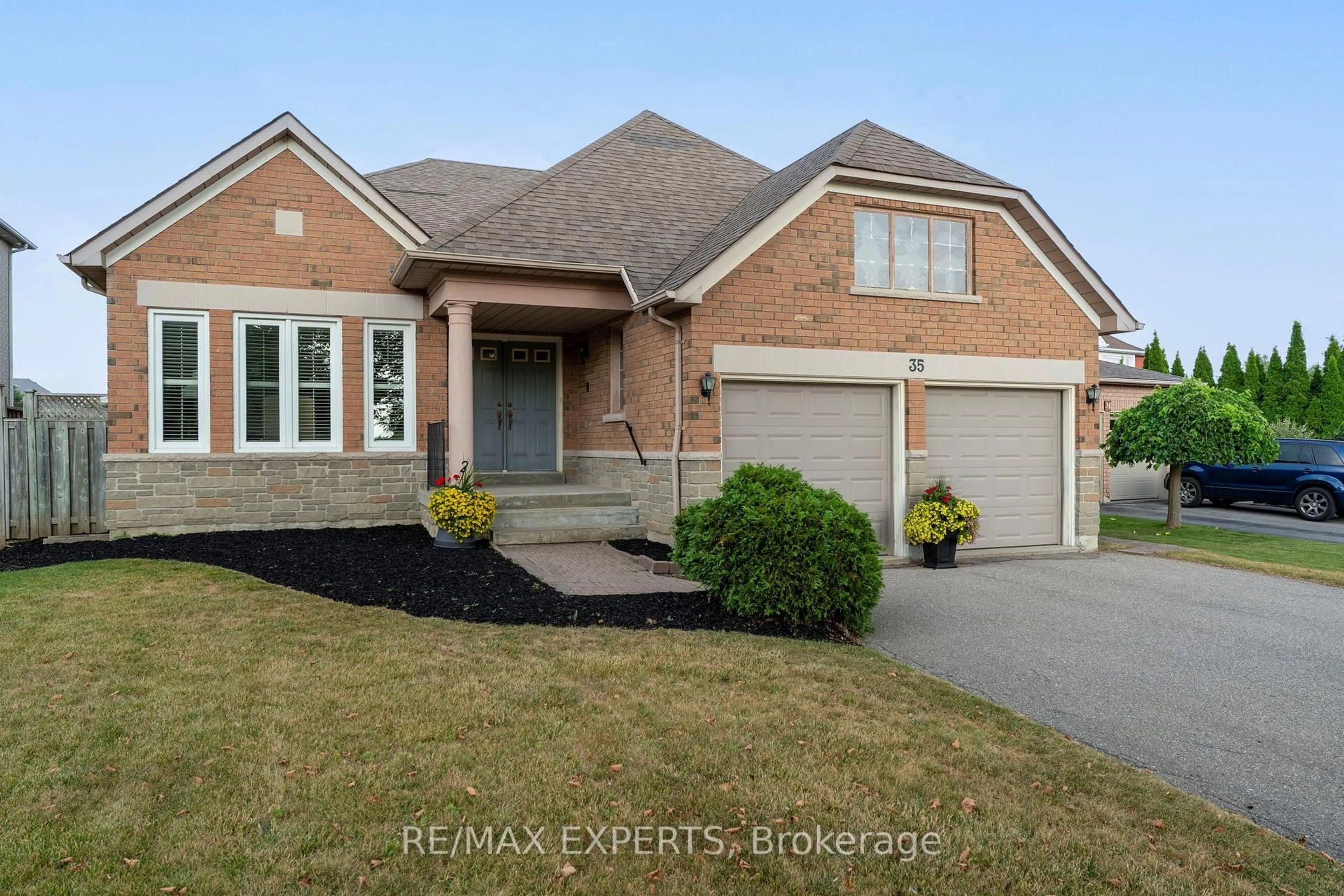 Home with brick exterior material, street for 35 Falkirk Cres, Vaughan Ontario L6A 2E3