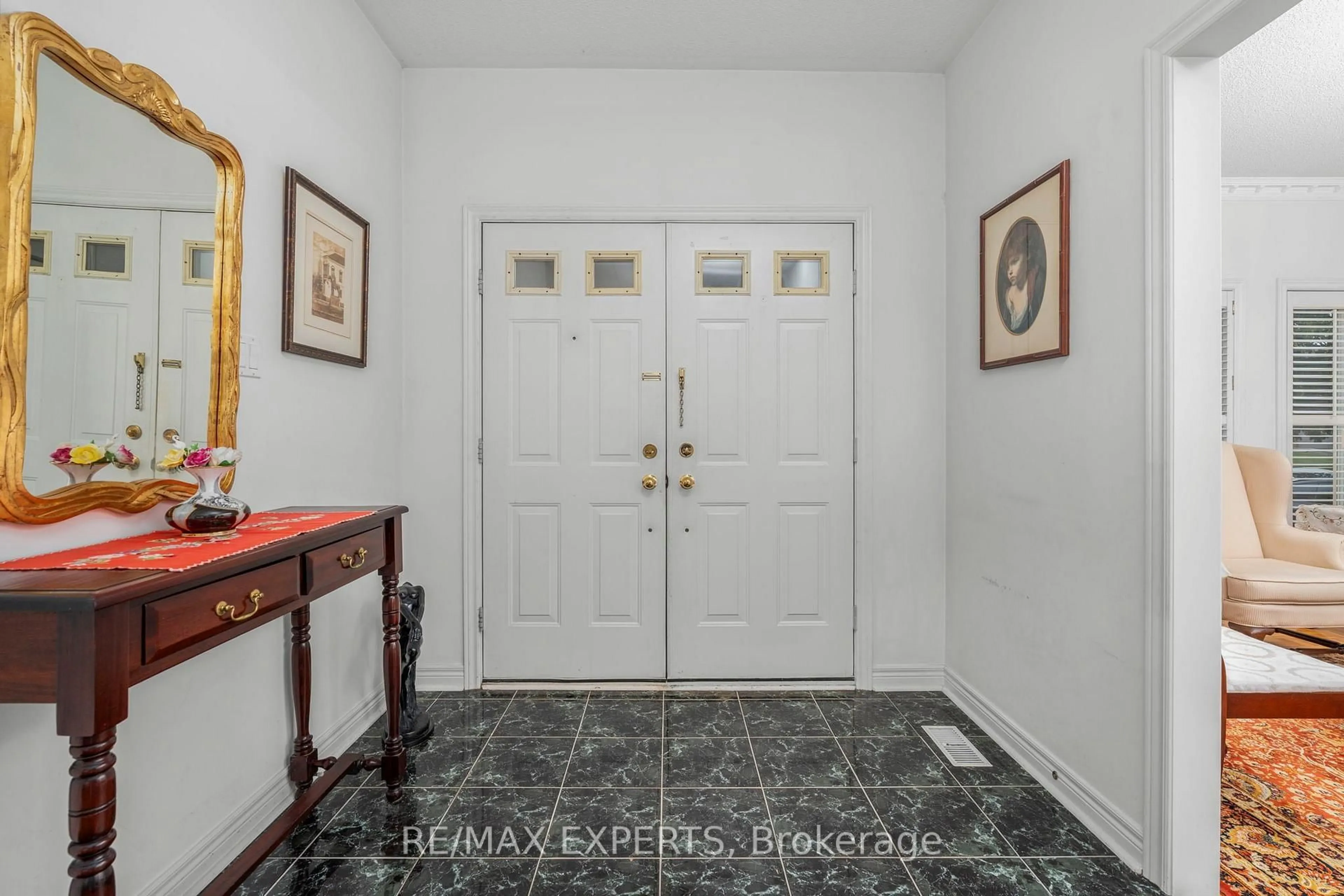 Indoor entryway for 35 Falkirk Cres, Vaughan Ontario L6A 2E3