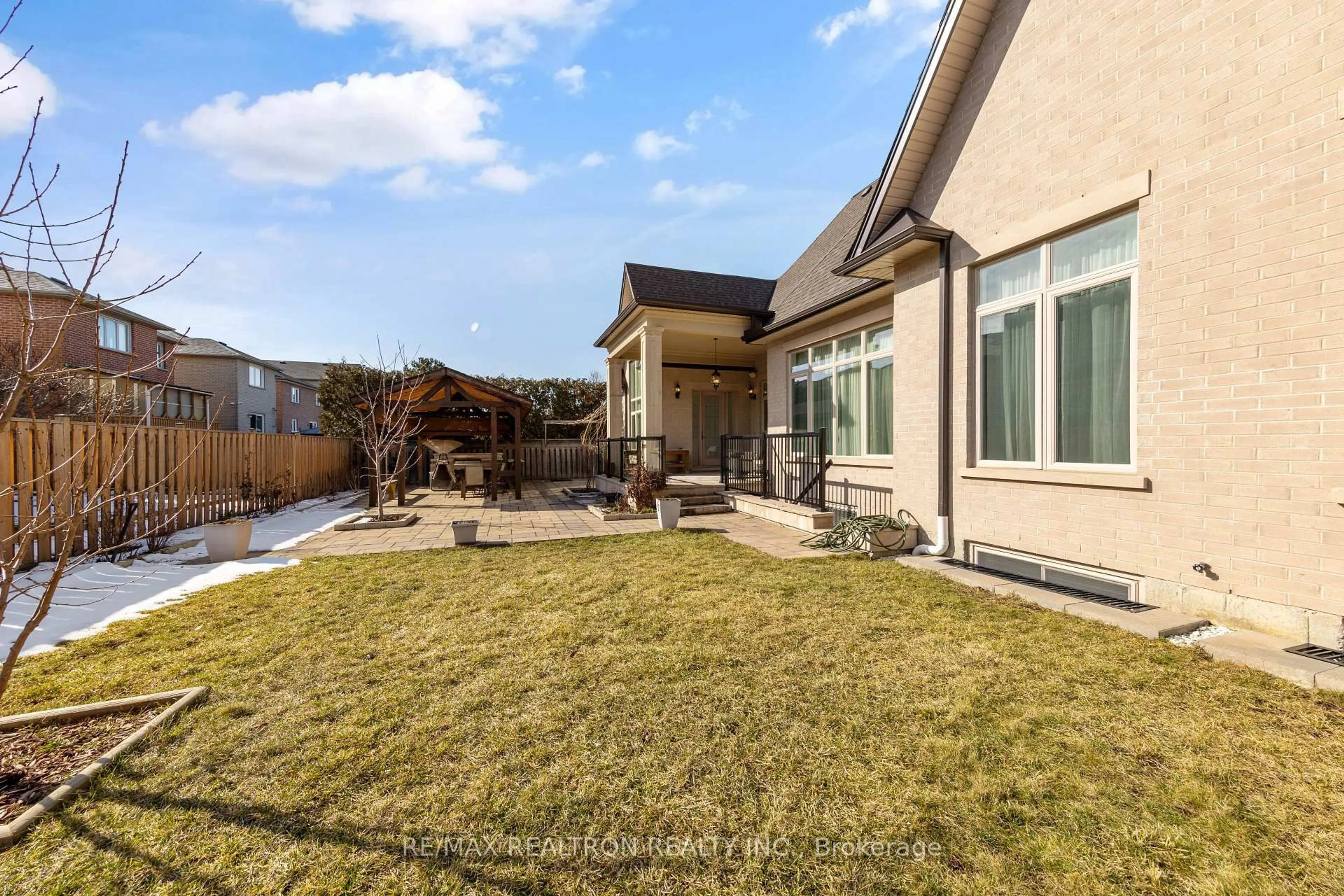 Patio, unknown for 223 Crestwood Rd, Vaughan Ontario L4J 1A8