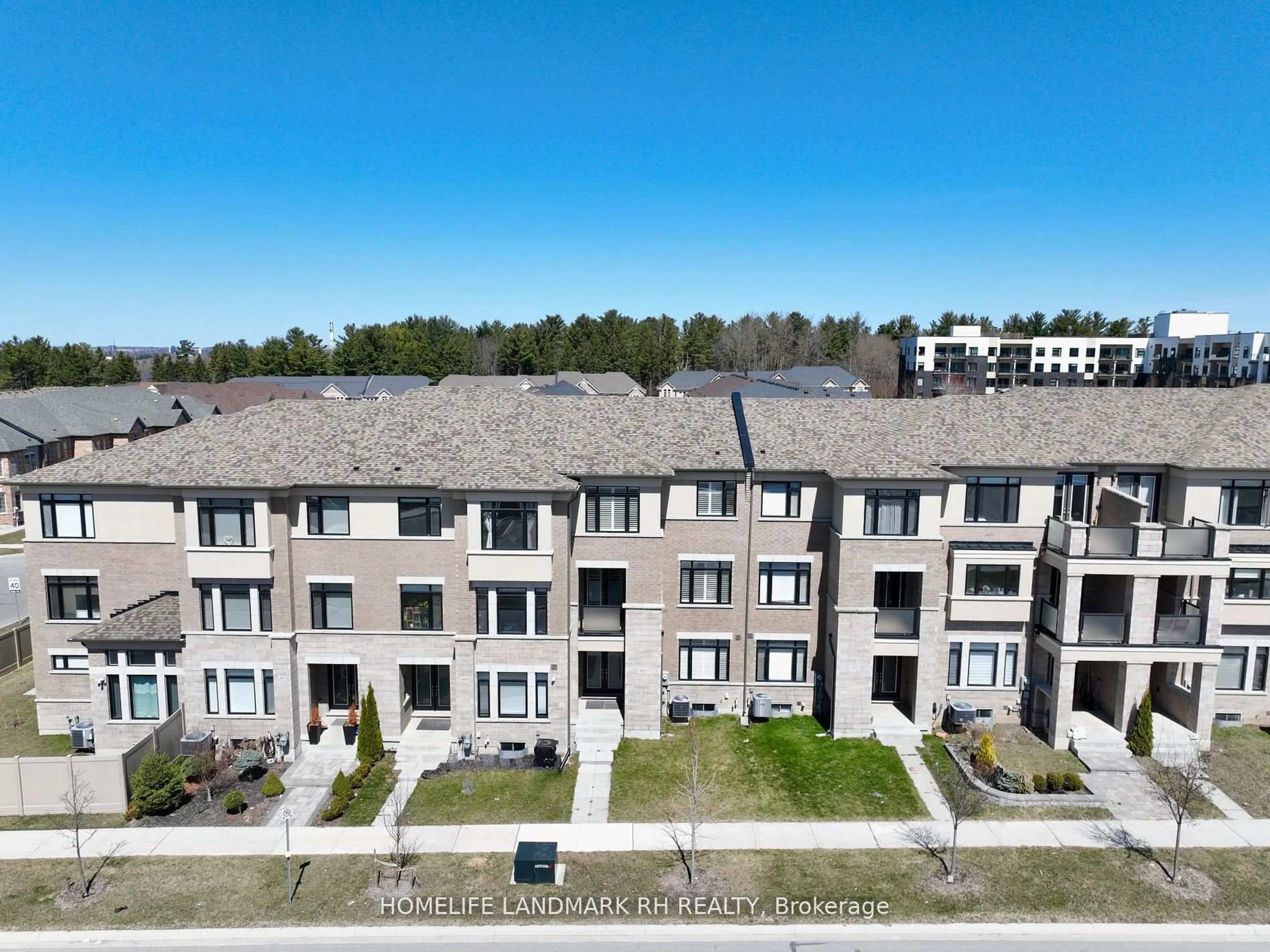 A pic from outside/outdoor area/front of a property/back of a property/a pic from drone, unknown for 495 William Graham Dr, Aurora Ontario L4G 0Z8