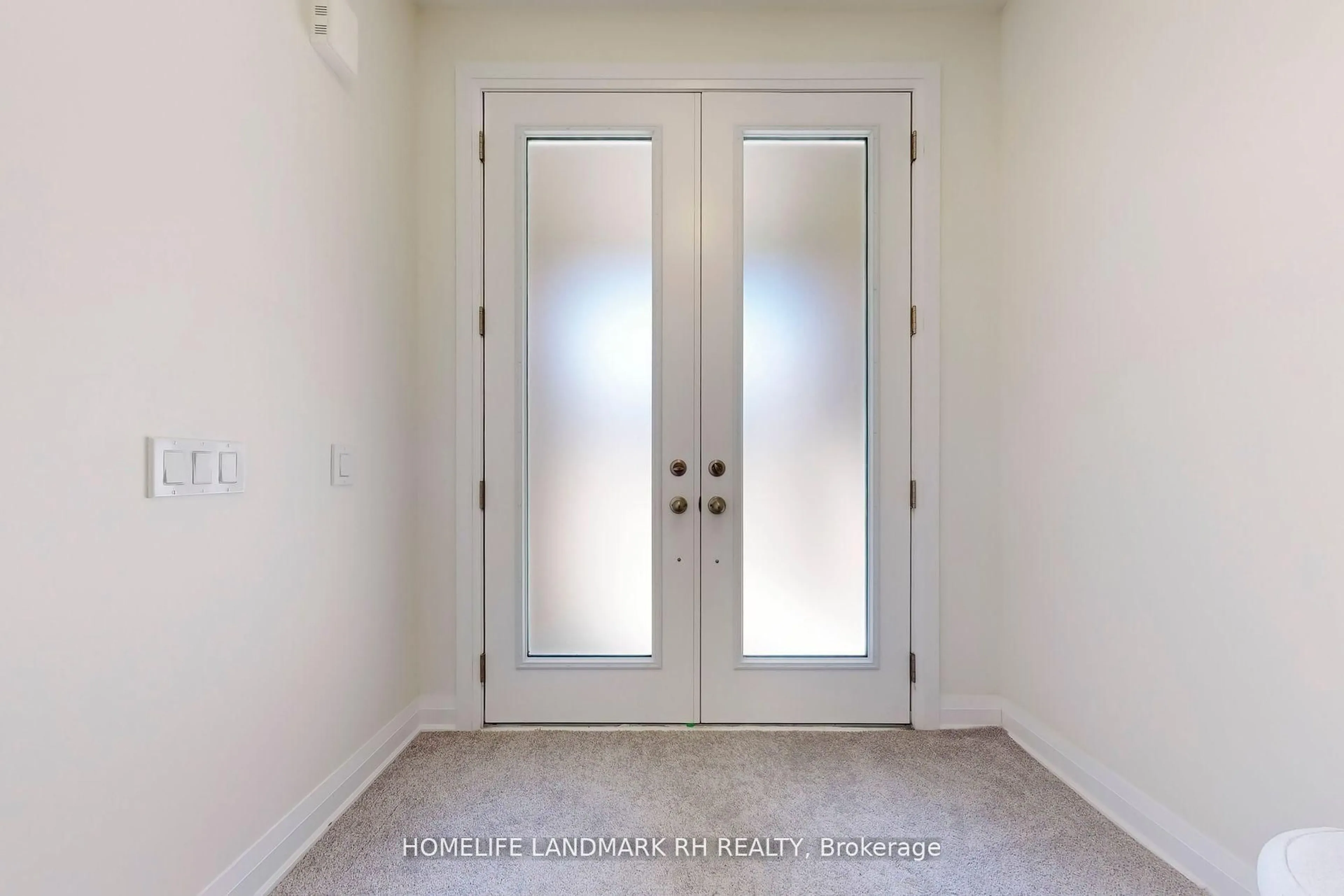 Indoor entryway for 495 William Graham Dr, Aurora Ontario L4G 0Z8