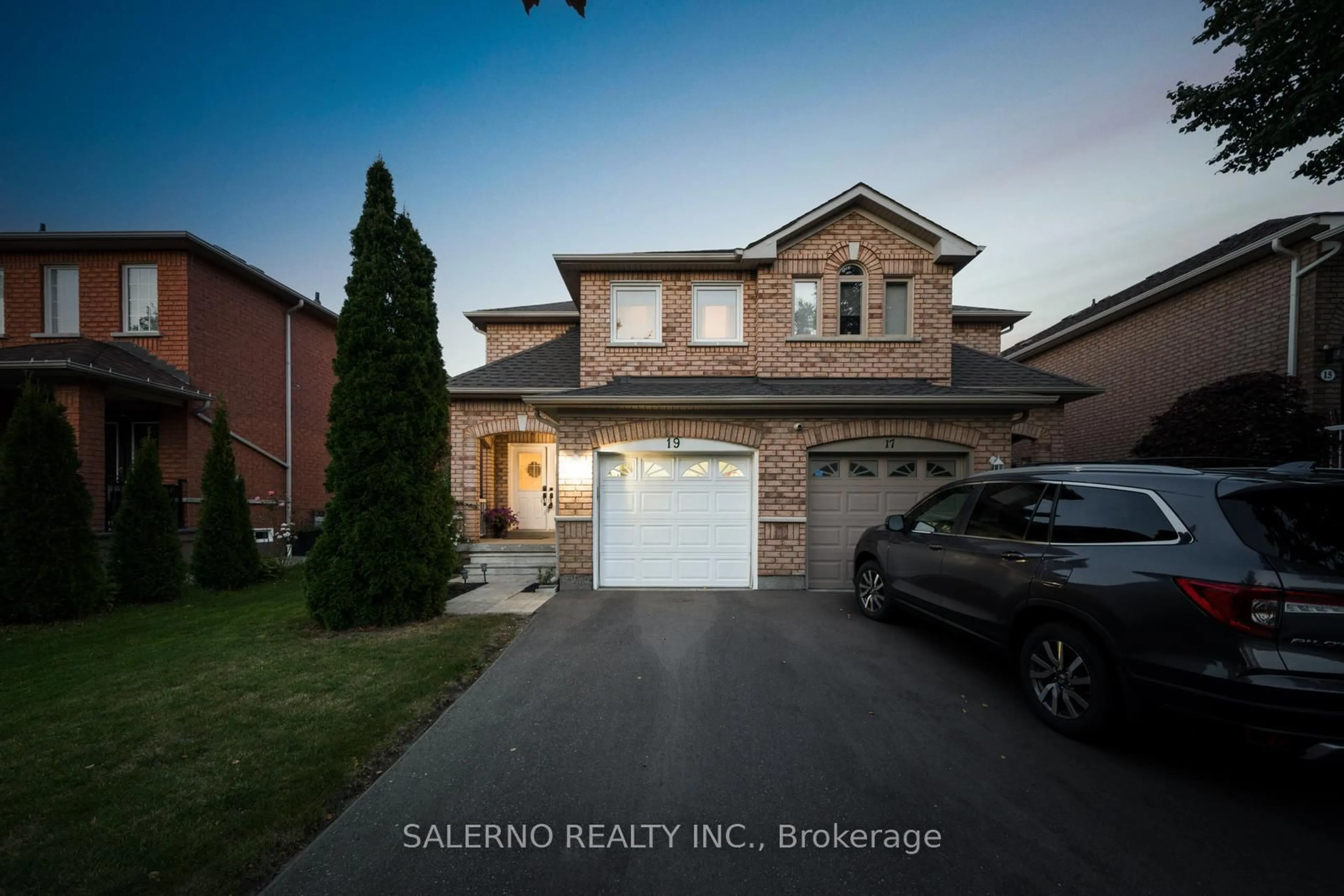 A pic from outside/outdoor area/front of a property/back of a property/a pic from drone, street for 19 Ed Quigg Way, Vaughan Ontario L4H 2S2