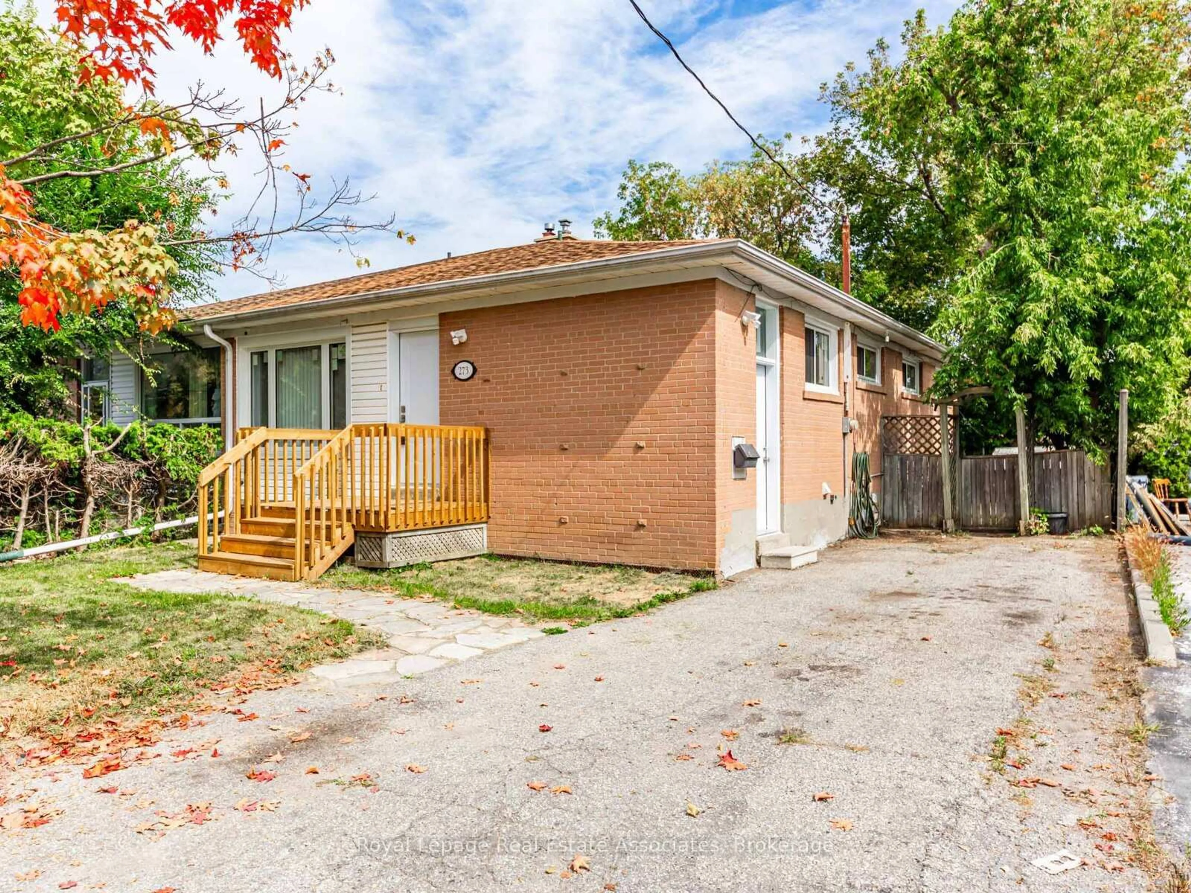 Home with brick exterior material, street for 273 Bluegrass Blvd, Richmond Hill Ontario L4C 3H1