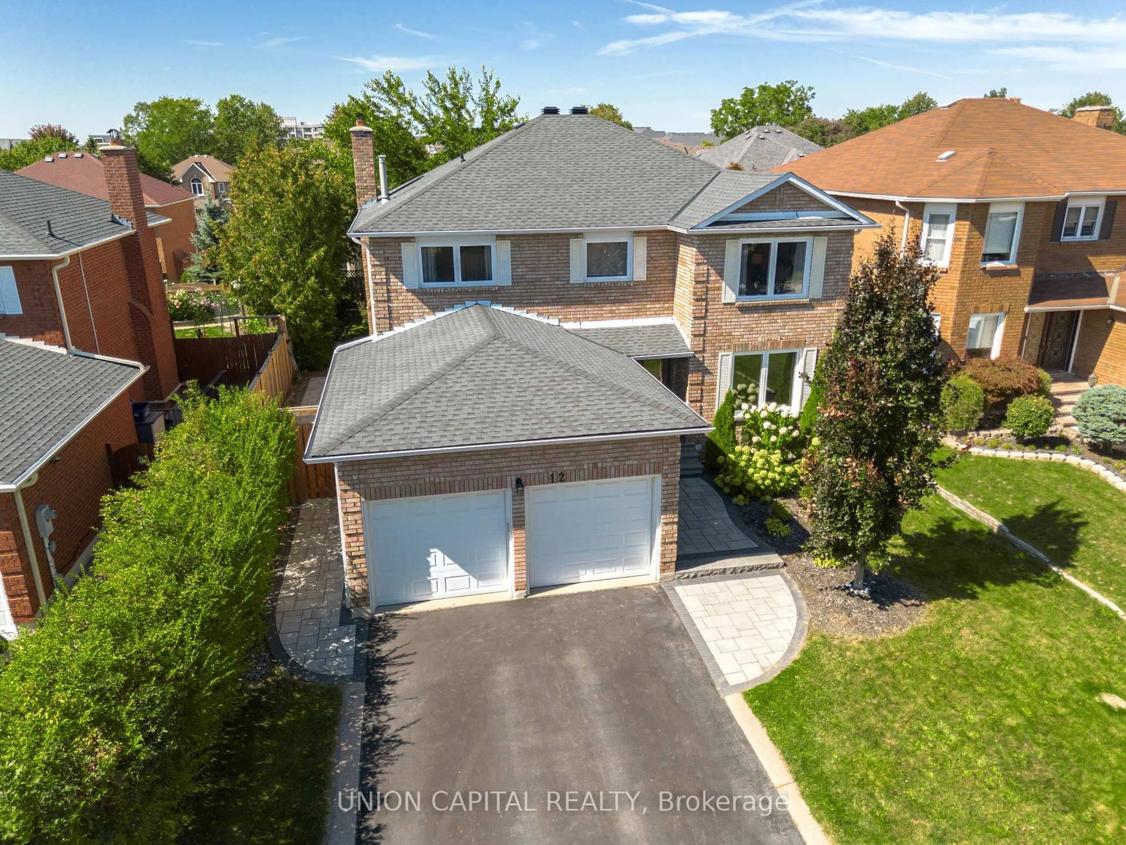 A pic from outside/outdoor area/front of a property/back of a property/a pic from drone, street for 12 Summerfield Ave, Whitchurch-Stouffville Ontario L4A 8B8