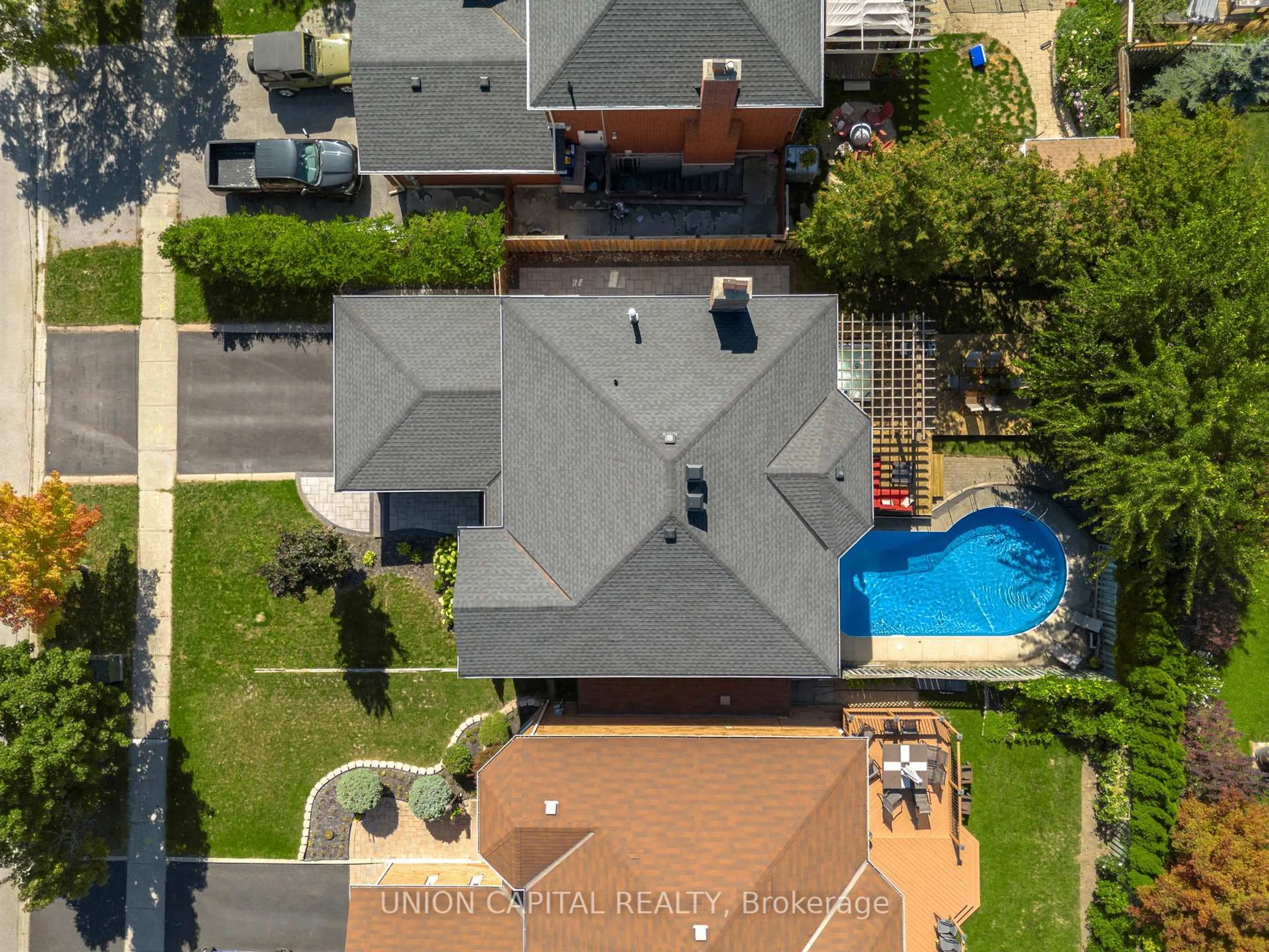 A pic from outside/outdoor area/front of a property/back of a property/a pic from drone, city buildings view from balcony for 12 Summerfield Ave, Whitchurch-Stouffville Ontario L4A 8B8