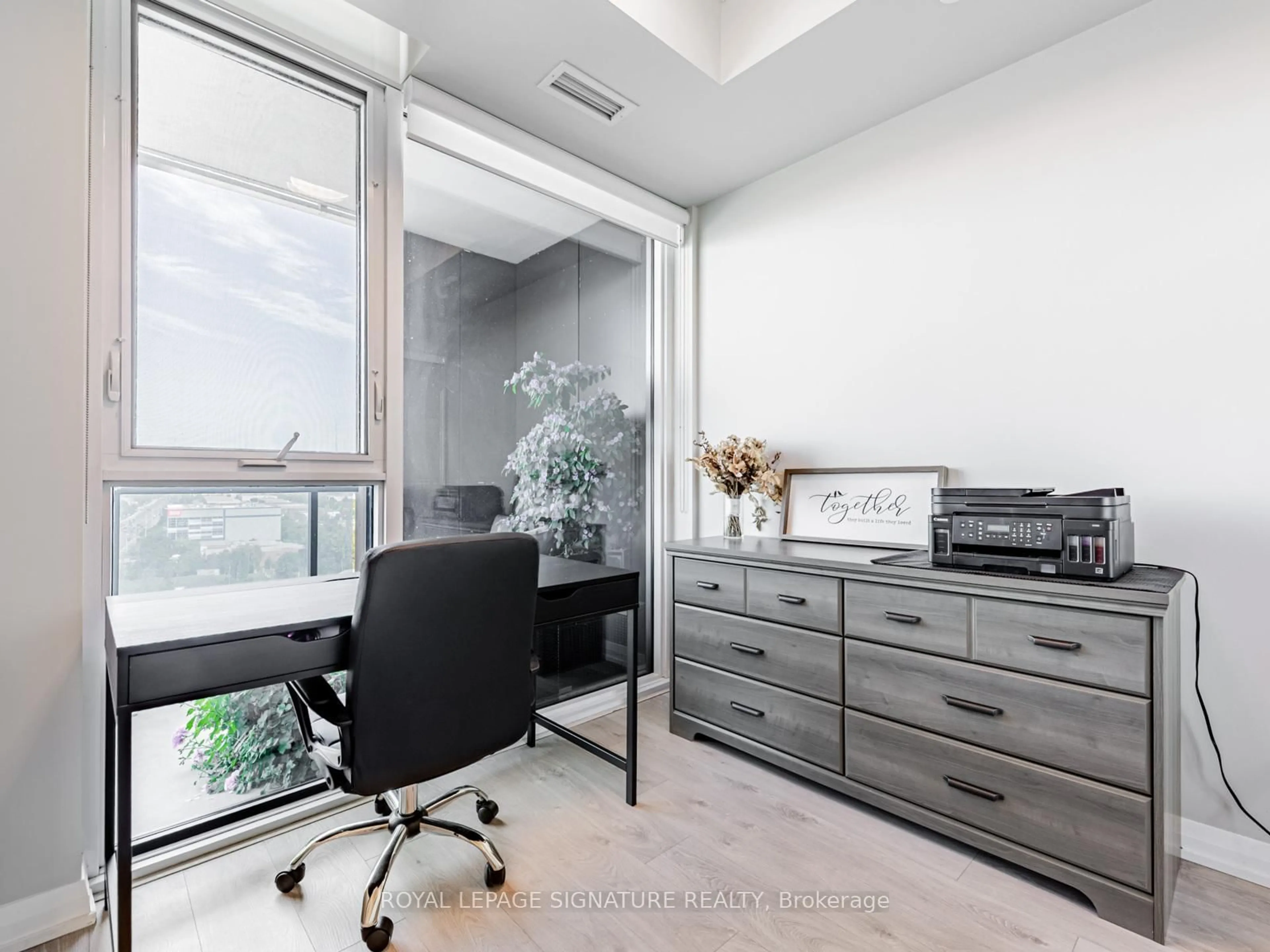 A pic of a room for 7895 Jane St #1114, Vaughan Ontario L4K 0K2