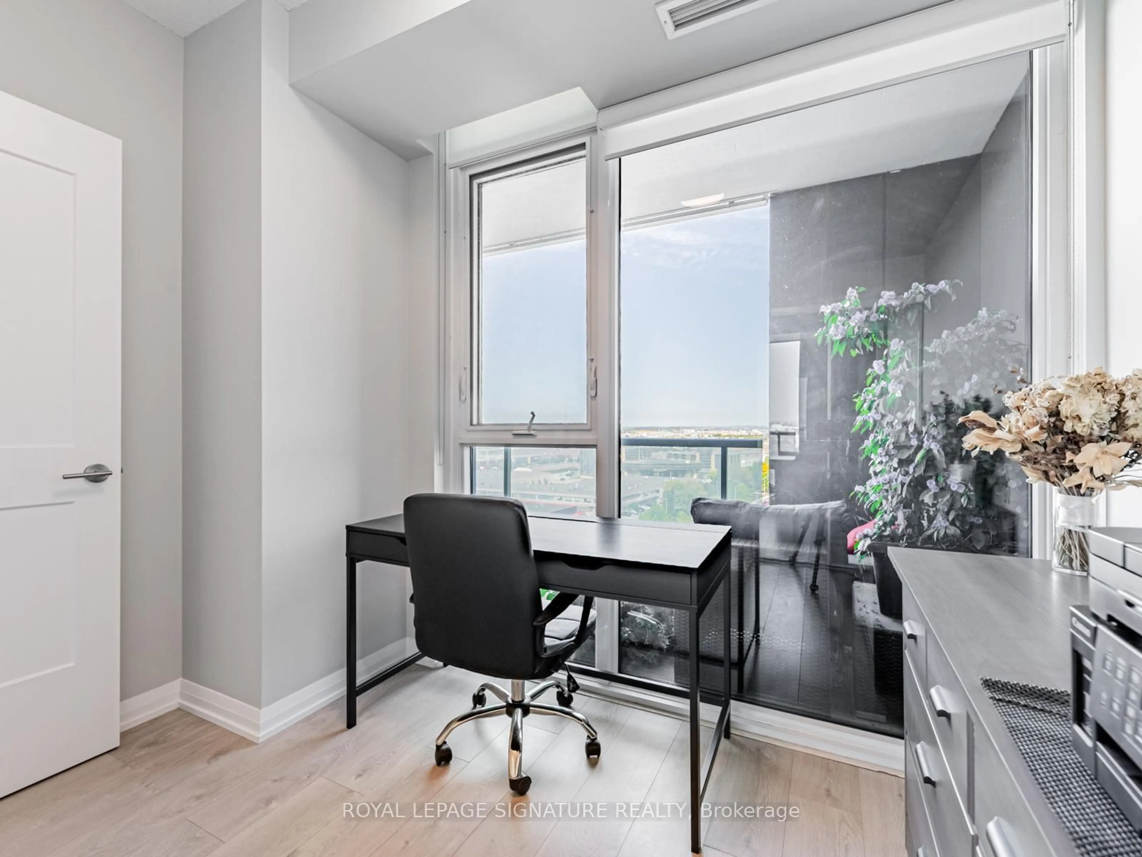 A pic of a room for 7895 Jane St #1114, Vaughan Ontario L4K 0K2