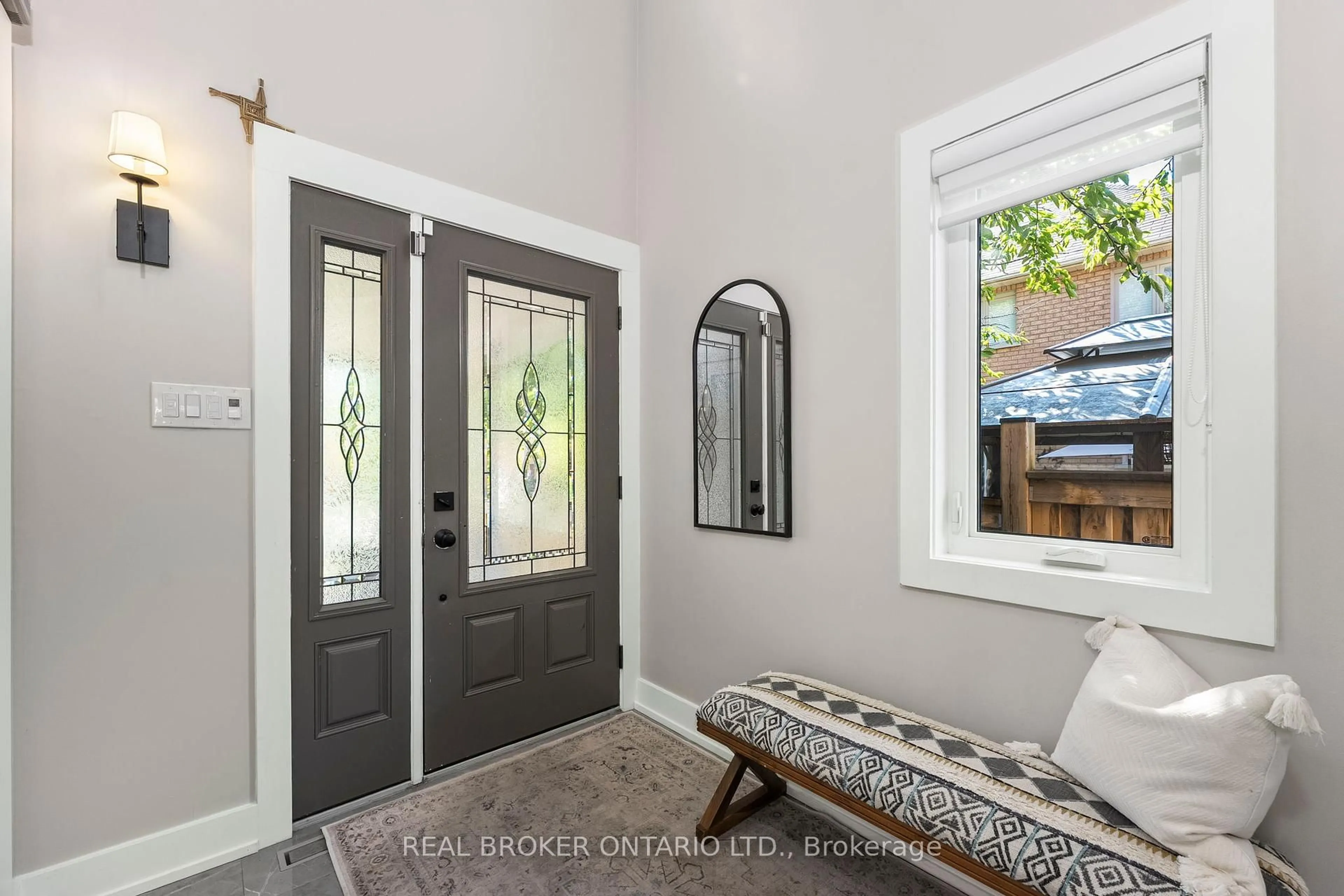 Indoor entryway for 49 Foxtail Rdge, Newmarket Ontario L3X 1Z7
