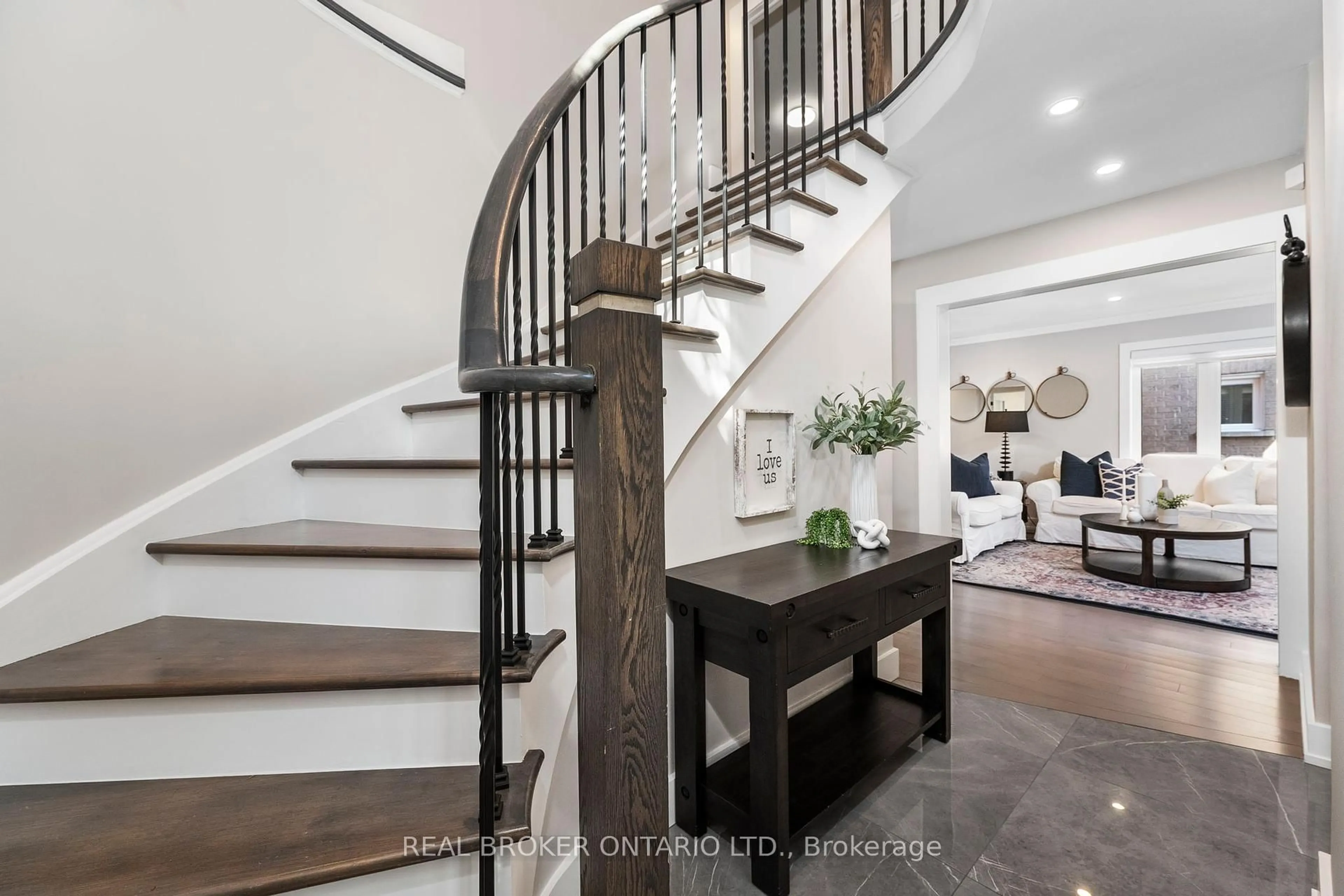 Indoor entryway for 49 Foxtail Rdge, Newmarket Ontario L3X 1Z7