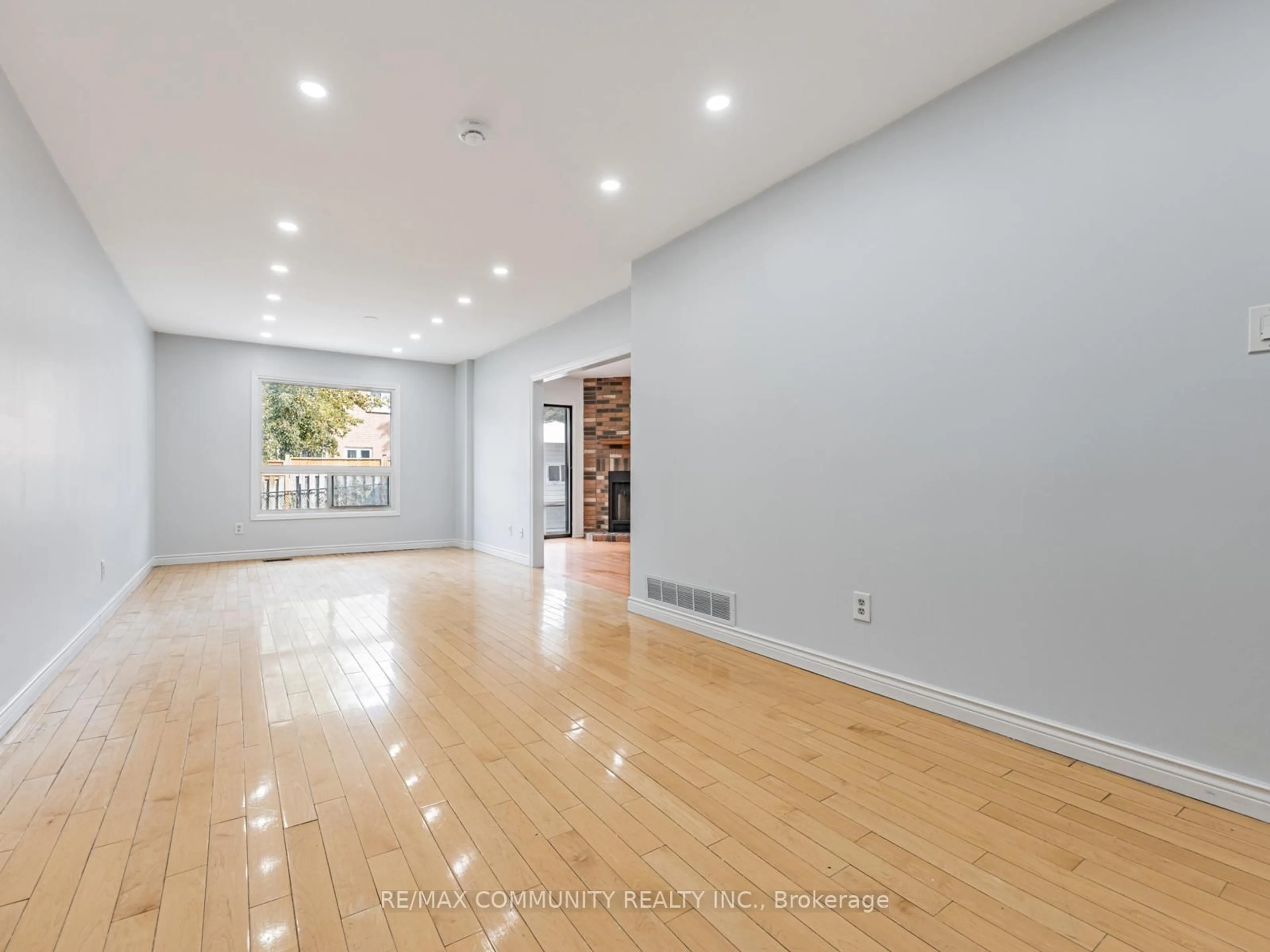 Indoor foyer for 95 Ketchum Cres, Markham Ontario L3S 3G4