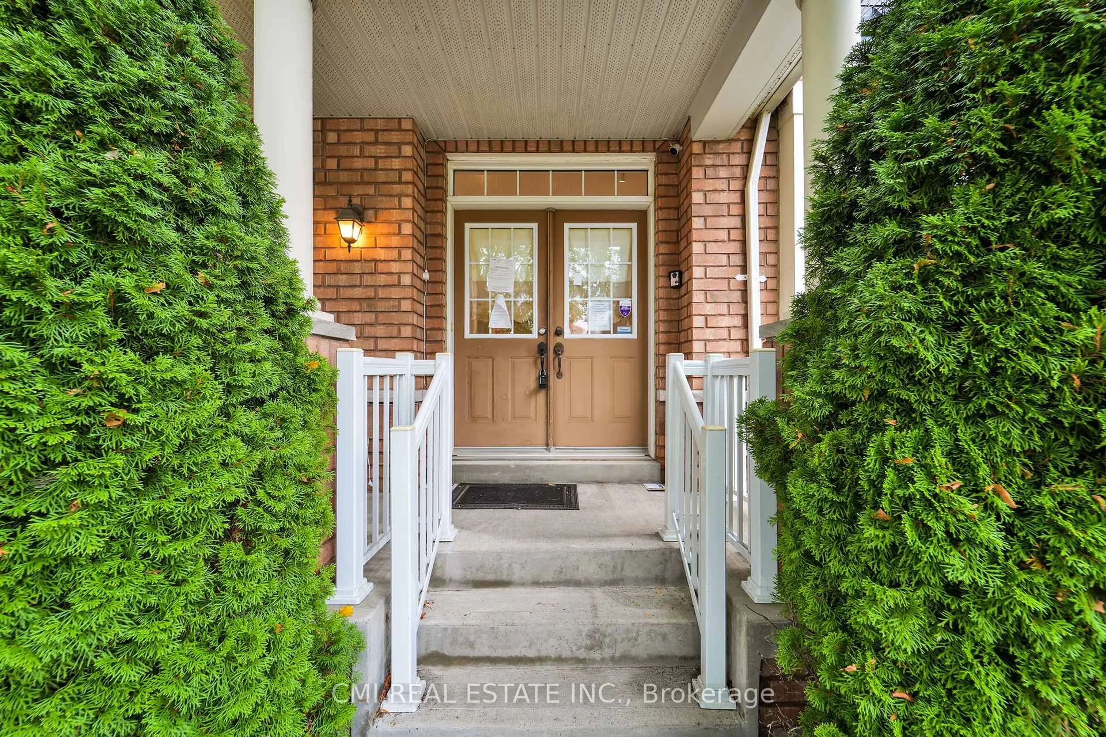Indoor entryway for 32 Hislop Dr, Markham Ontario L6B 0C6