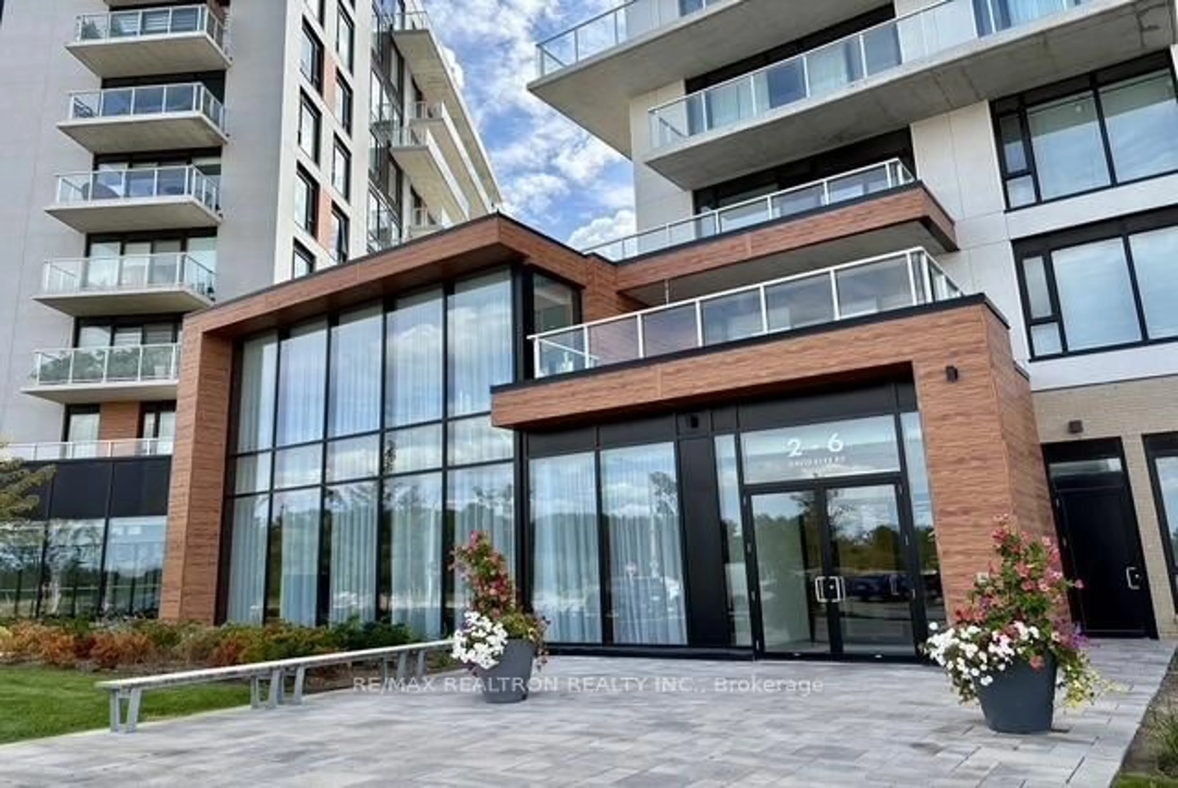Indoor foyer for 6 David Eyer Rd #PH 913, Richmond Hill Ontario L4S 0N5