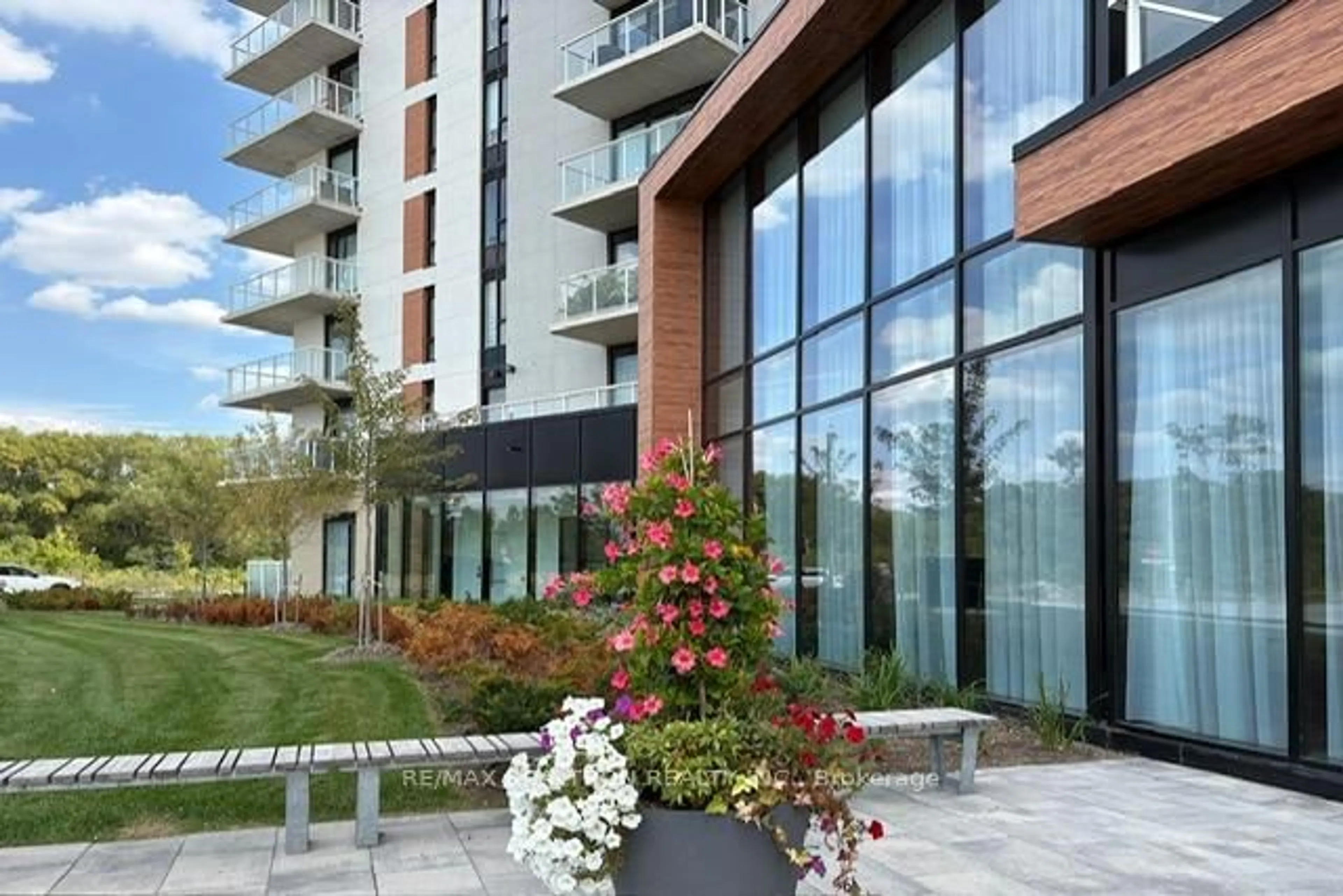 Patio, unknown for 6 David Eyer Rd #PH 913, Richmond Hill Ontario L4S 0N5