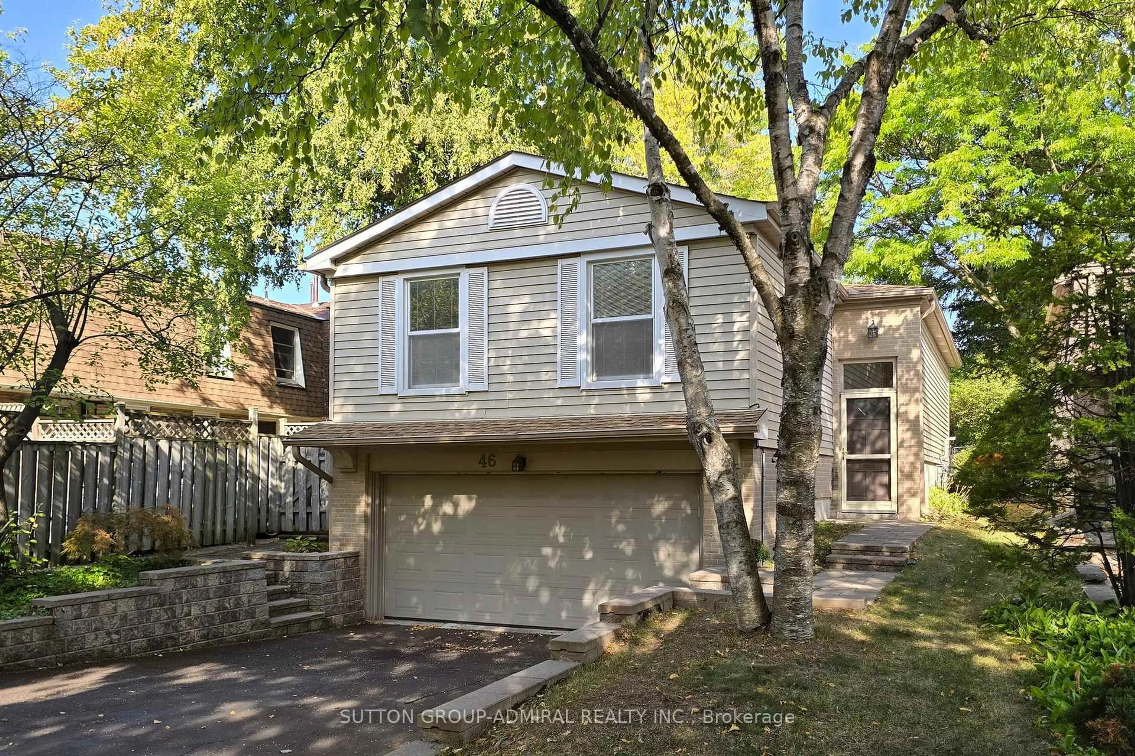 Home with vinyl exterior material, street for 46 Merrylynn Dr, Richmond Hill Ontario L4C 5A9