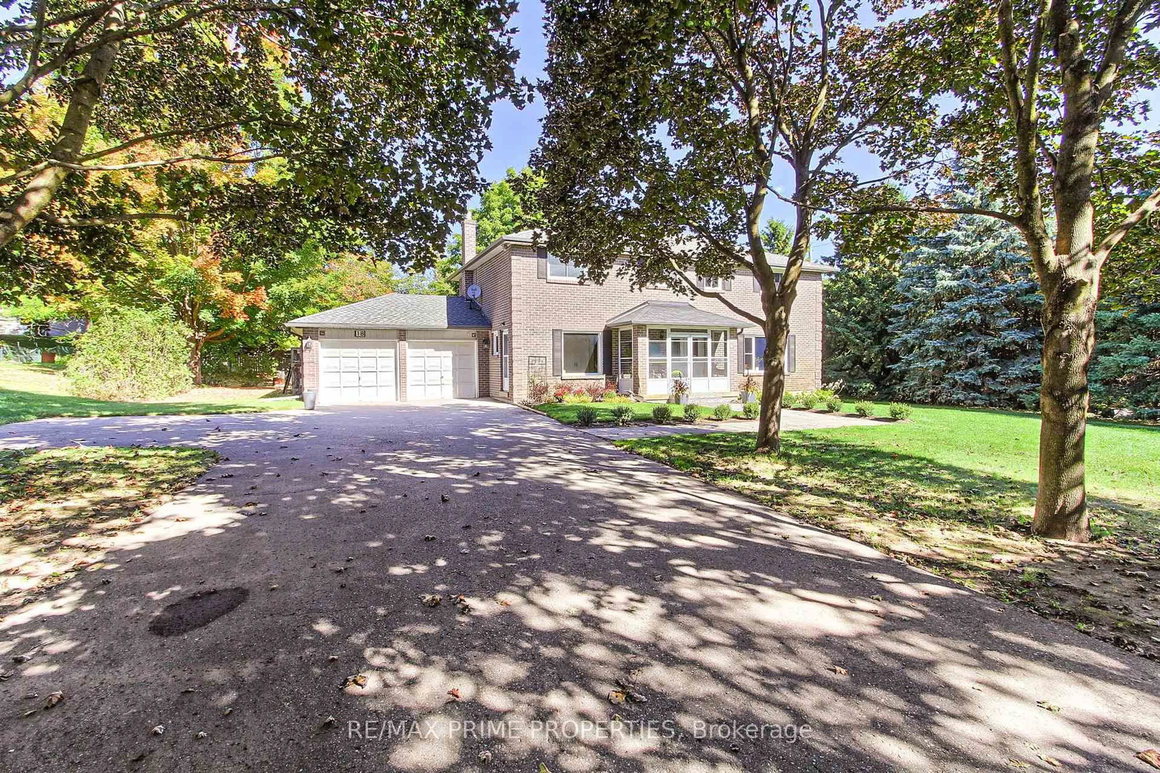 A pic from outside/outdoor area/front of a property/back of a property/a pic from drone, street for 18 testa St, East Gwillimbury Ontario L0L 1R0