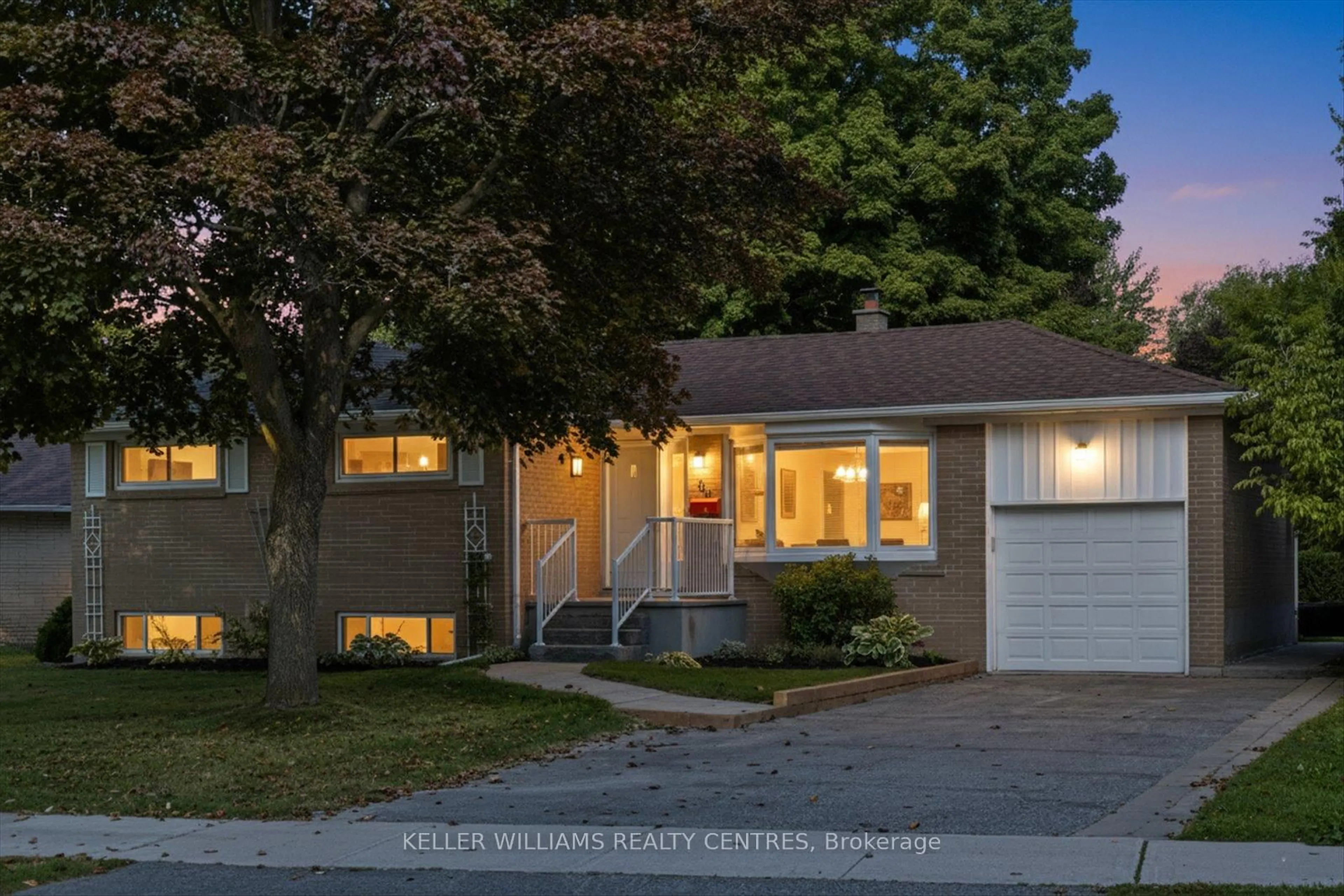 Home with vinyl exterior material, street for 111 Lewis Dr, Newmarket Ontario L3Y 1R8