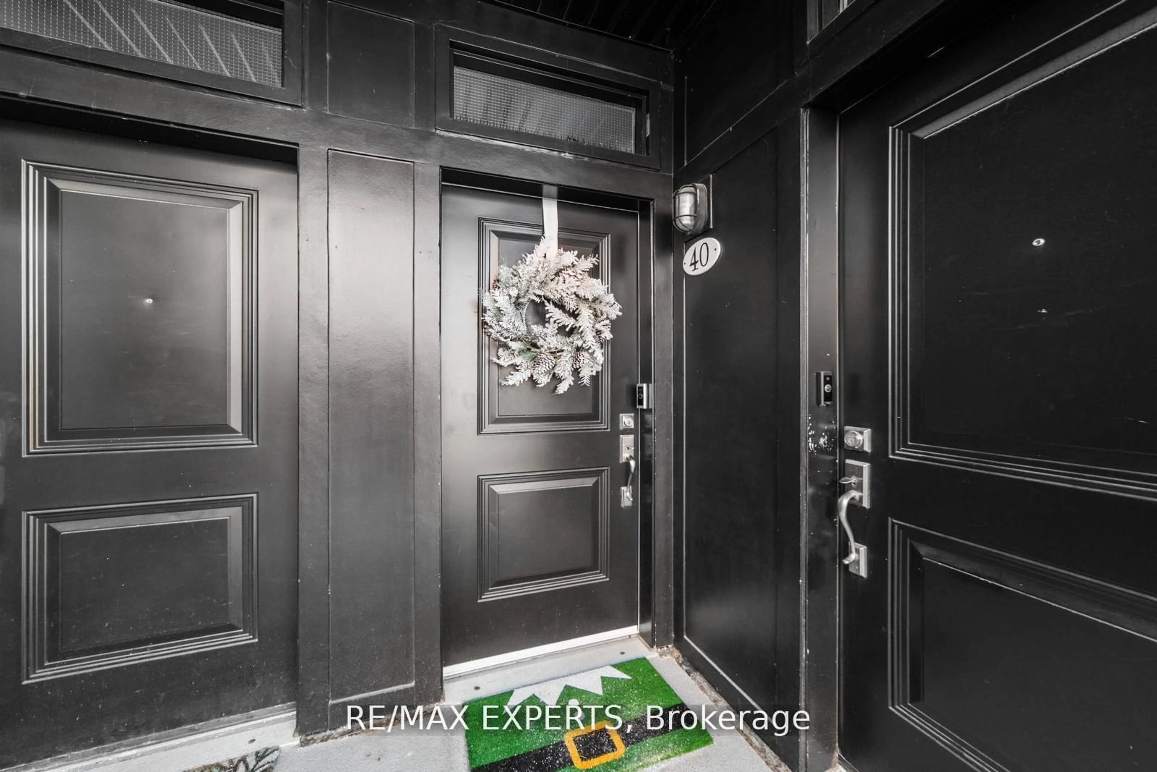 Indoor entryway for 8167 Kipling Ave #40, Vaughan Ontario L4L 0G4