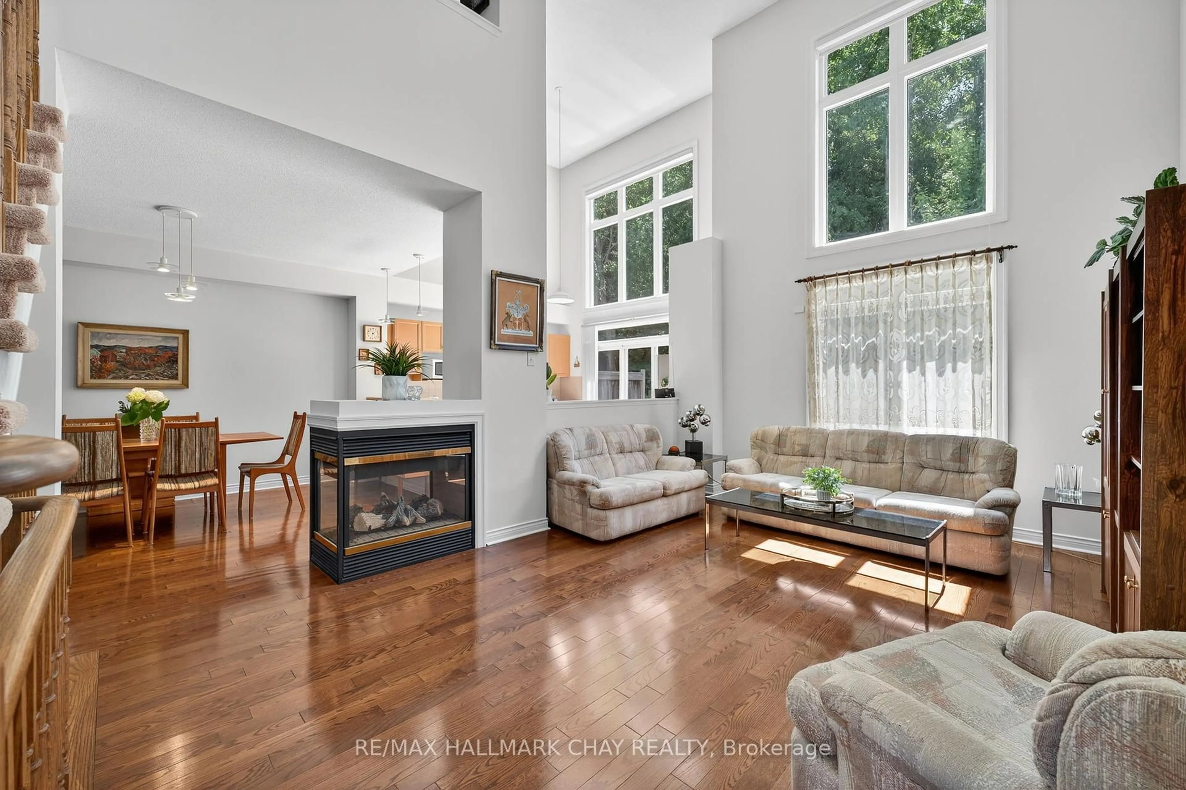Living room with furniture, unknown for 912 Creekfront Way, Newmarket Ontario L3Y 8T4