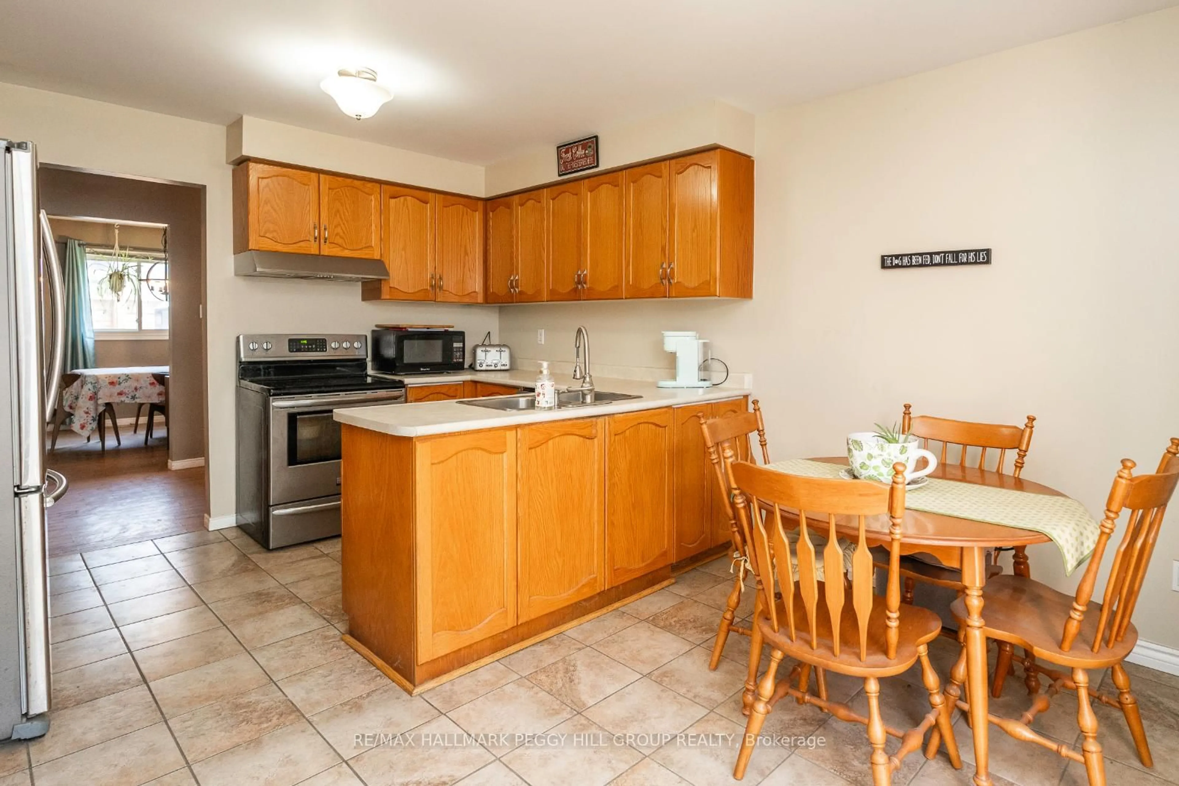 Standard kitchen, unknown for 51 Nottawasaga Dr, Essa Ontario L0M 1B0