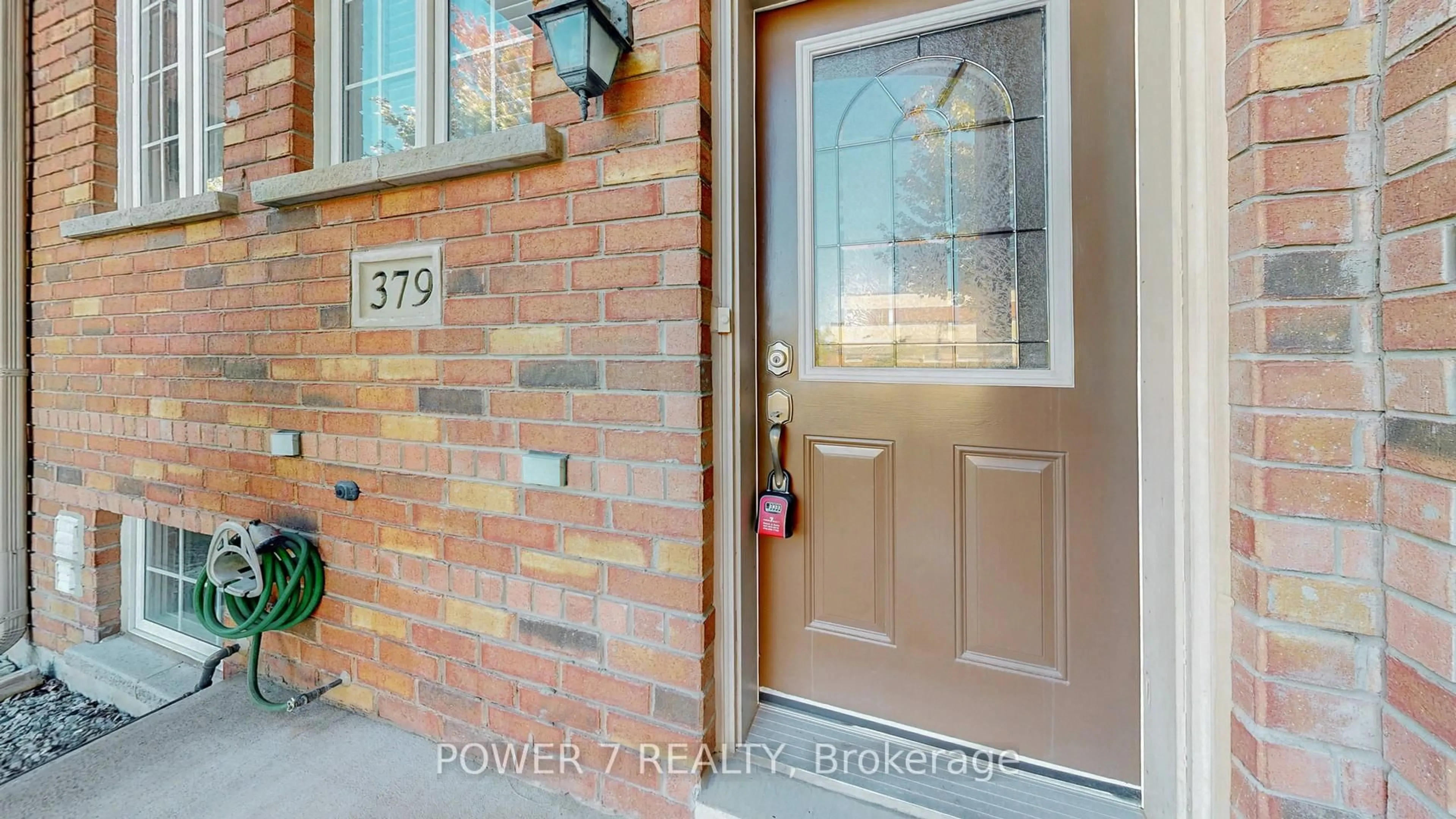 Indoor entryway for 379 White's Hill Ave, Markham Ontario L6B 0J4