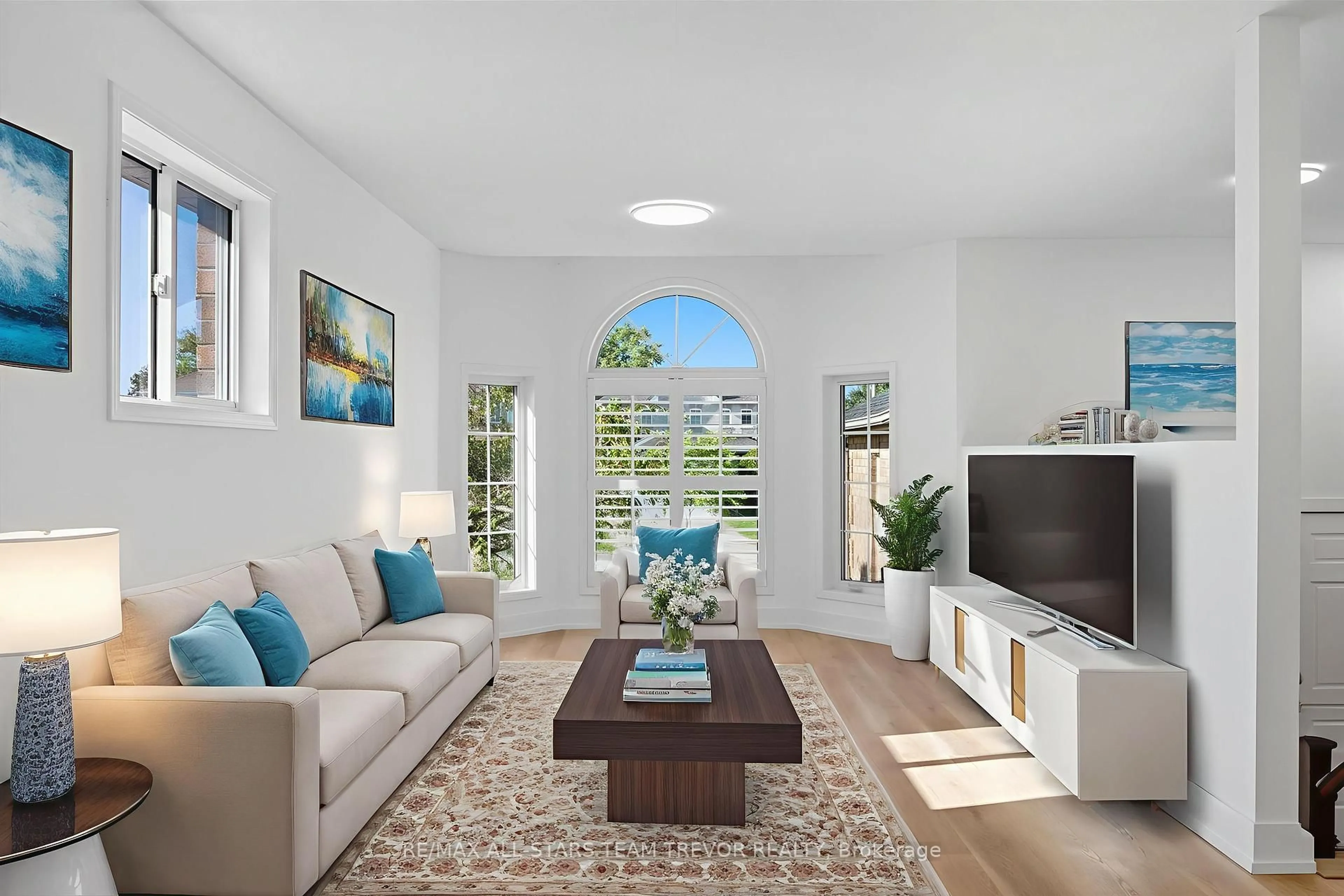 Living room with furniture, unknown for 1313 Forest St, Innisfil Ontario L9S 1Z7