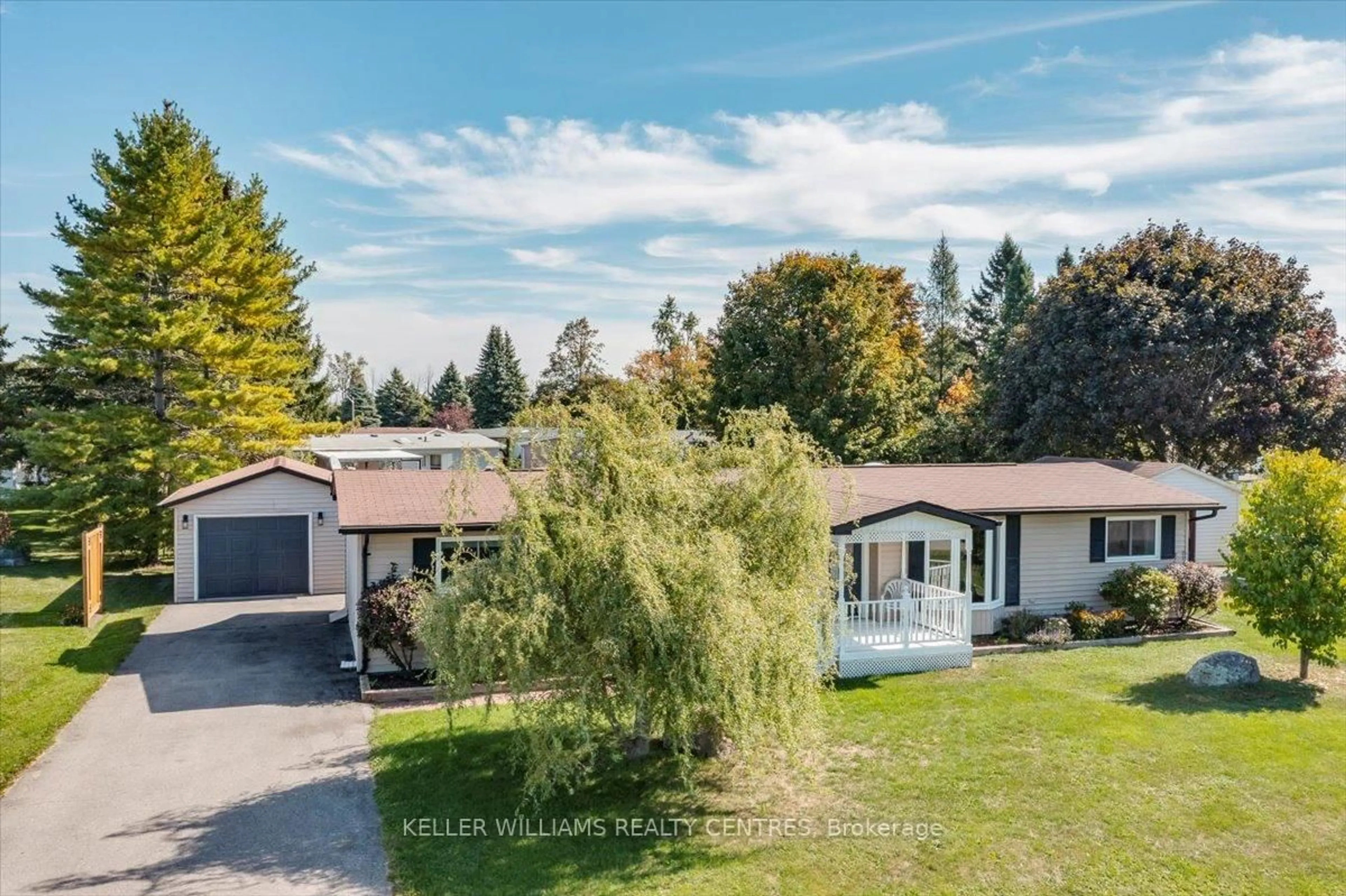 A pic from outside/outdoor area/front of a property/back of a property/a pic from drone, unknown for 41 Damsel Circ, Georgina Ontario L0E 1R0