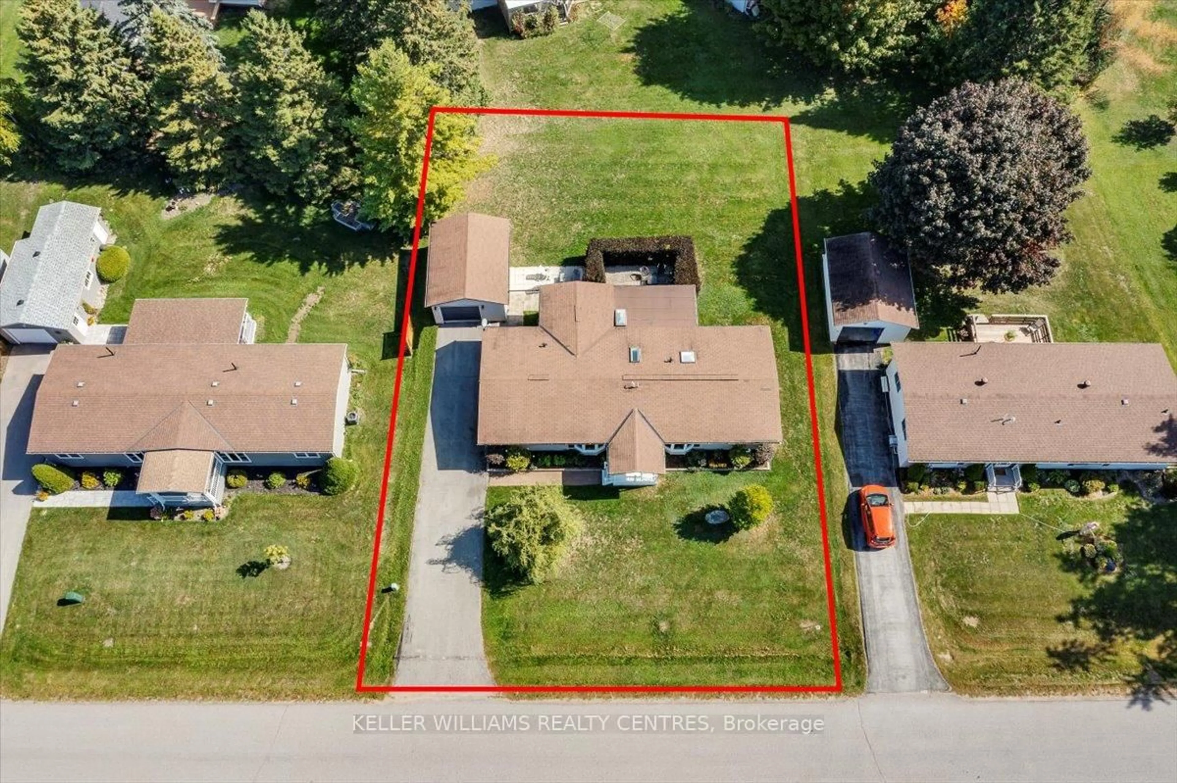 A pic from outside/outdoor area/front of a property/back of a property/a pic from drone, street for 41 Damsel Circ, Georgina Ontario L0E 1R0