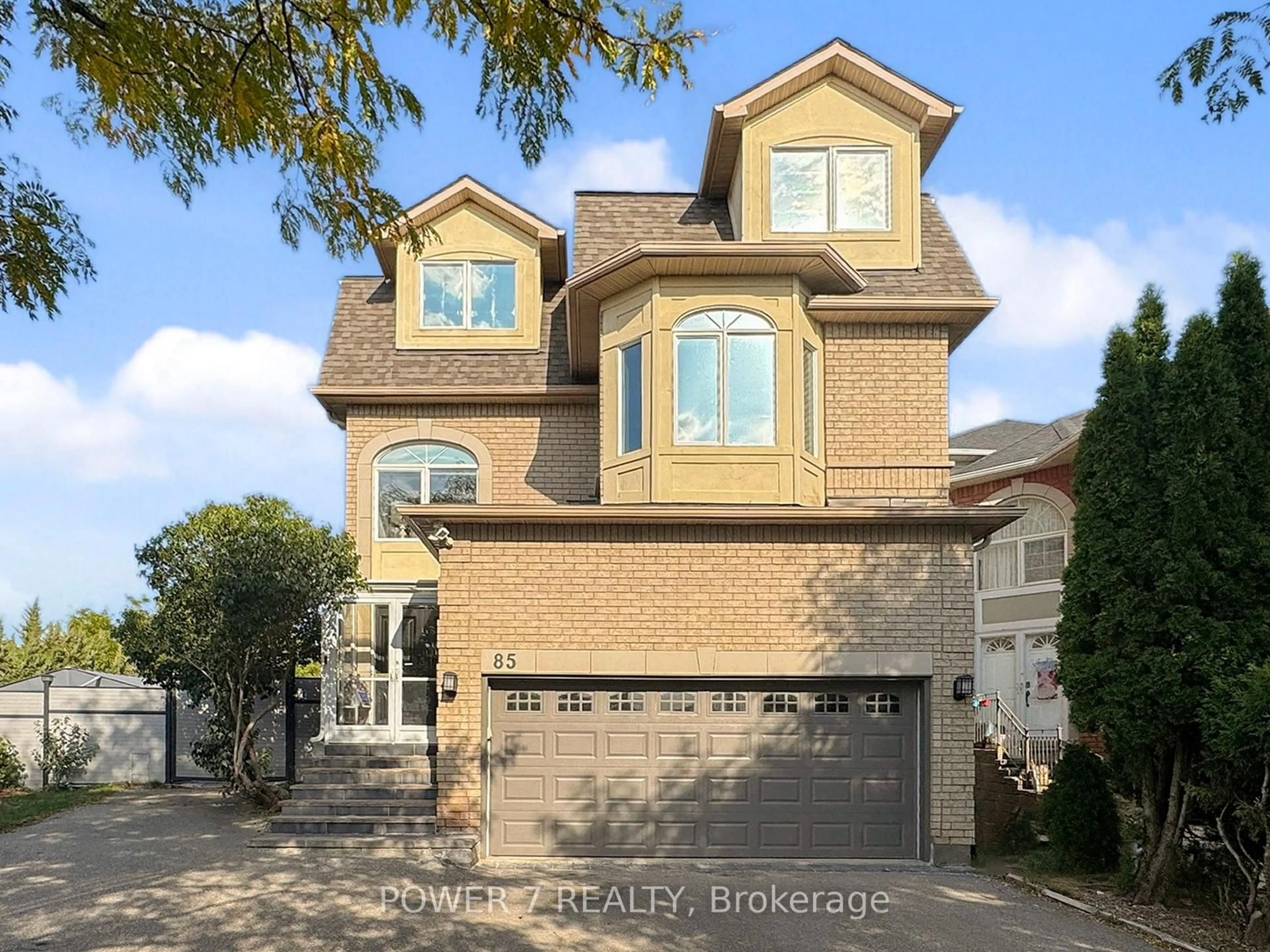 Home with brick exterior material, street for 85 Queensway Dr, Richmond Hill Ontario L4S 1R9