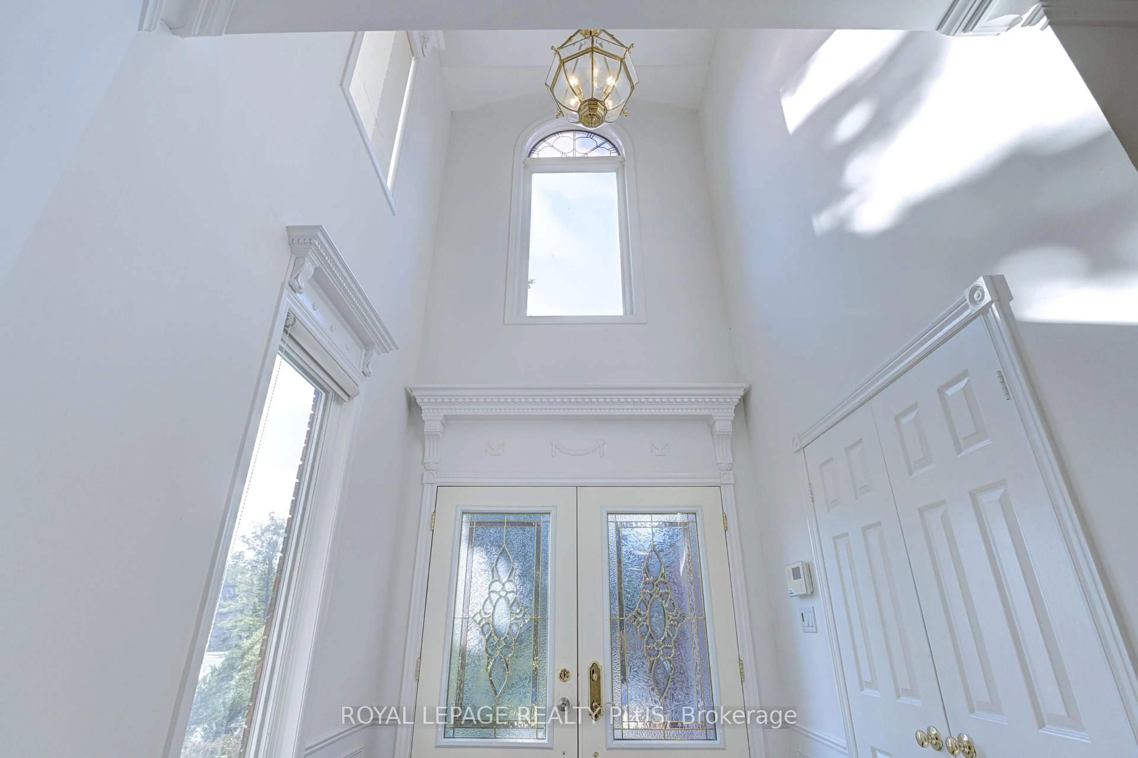 Indoor entryway for 5 Falkland Pl, Richmond Hill Ontario L4C 9P3