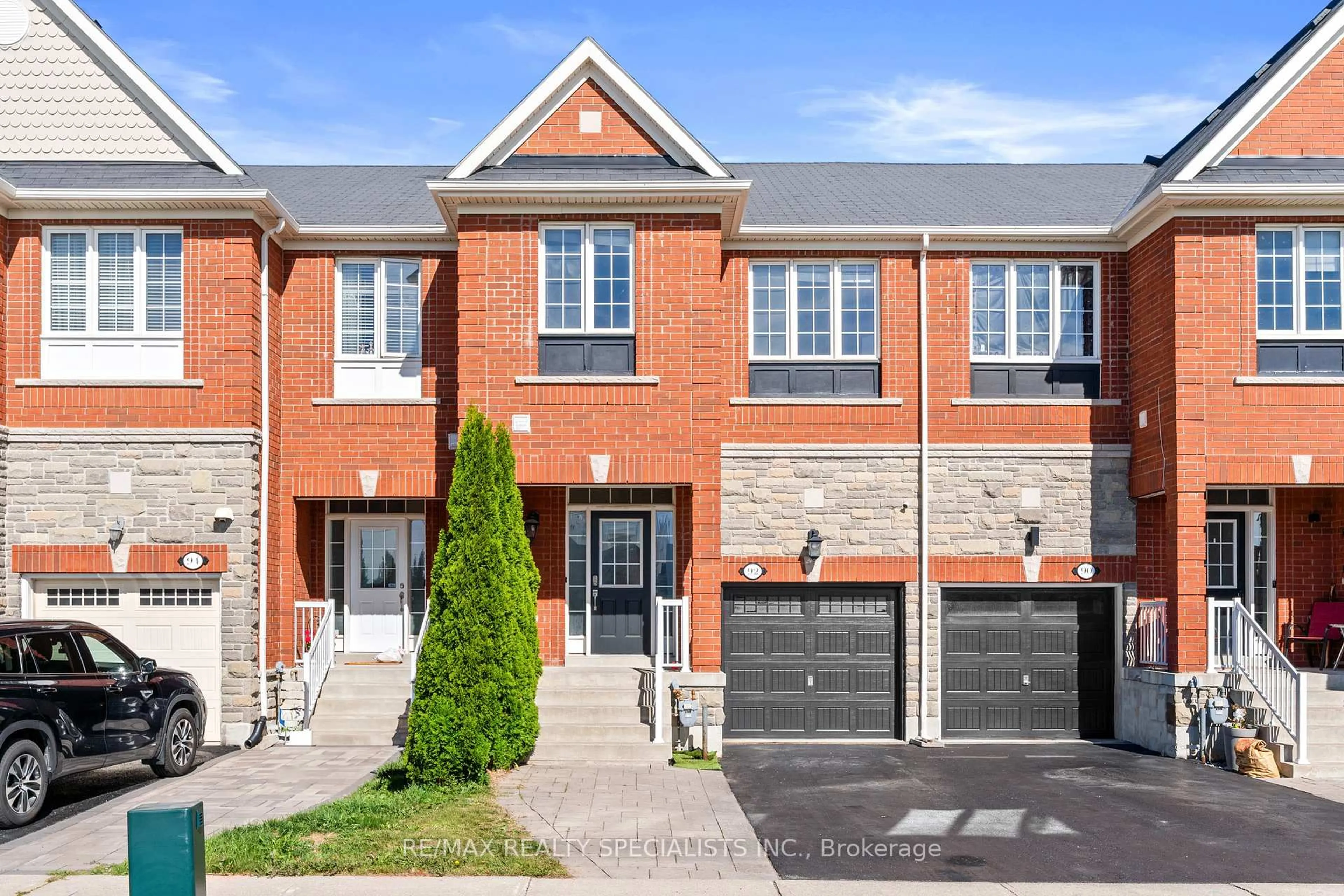Home with brick exterior material, street for 92 Mccann Cres, Bradford West Gwillimbury Ontario L3Z 0M5