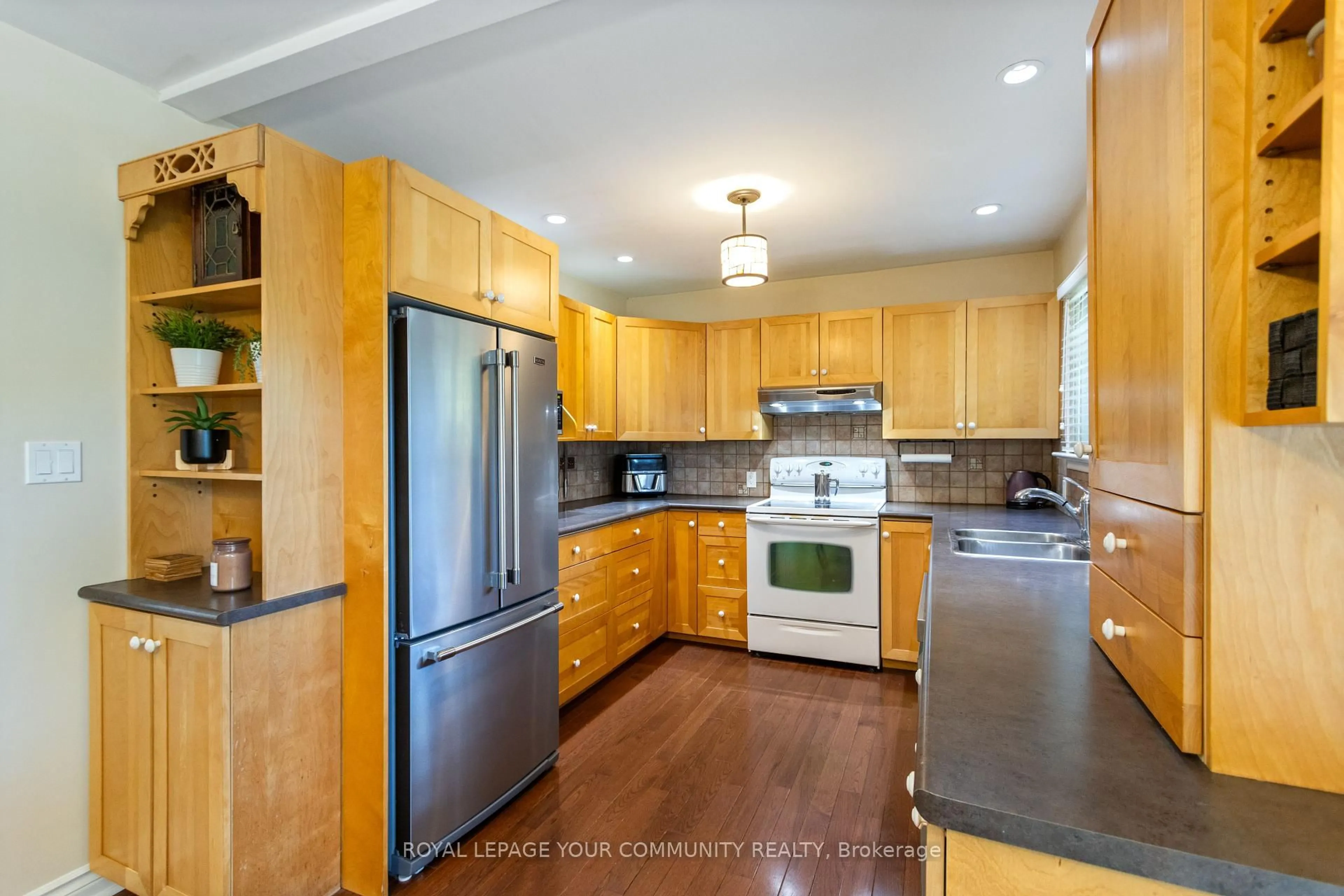 Unknown for 124 Forest Glen Rd, Newmarket Ontario L3Y 4N5